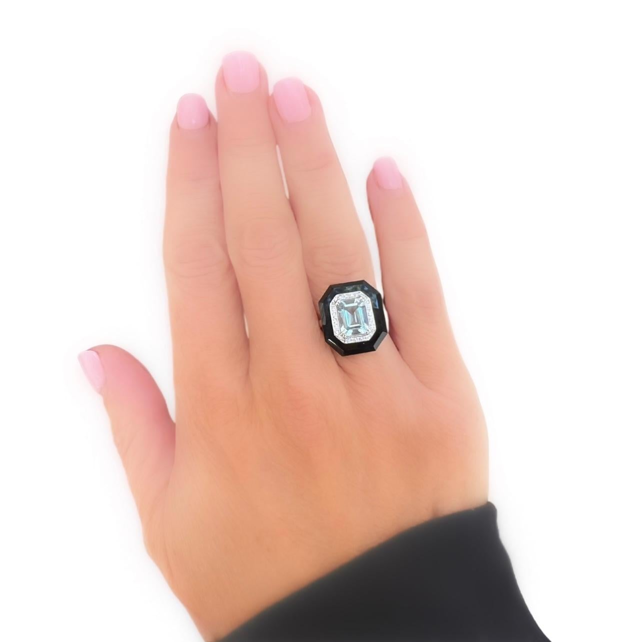 Ring aus Aquamarin, Diamant und schwarzem Onyx (Smaragdschliff) im Angebot