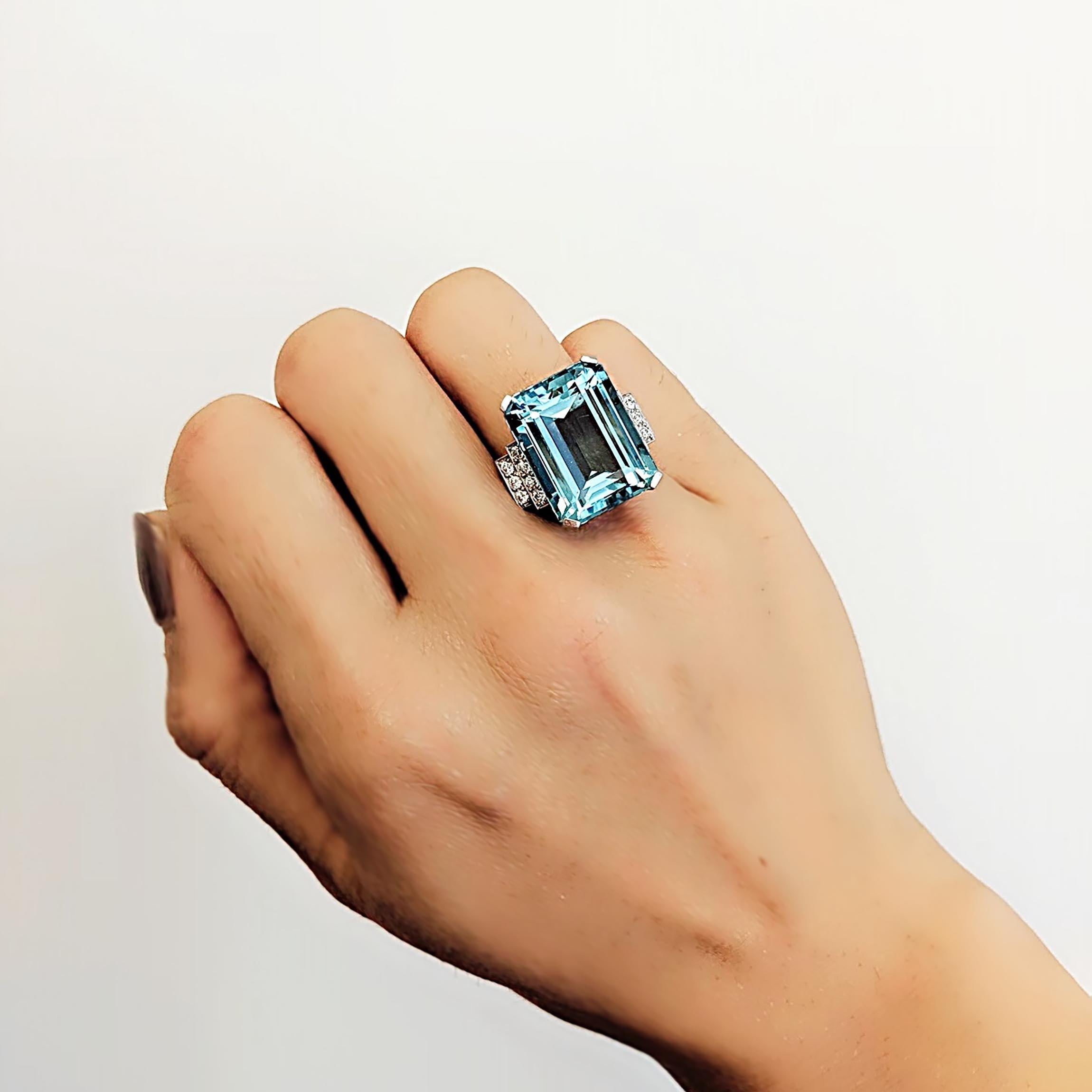 Aquamarine, Diamond, and Platinum Ring In Excellent Condition In New York, NY