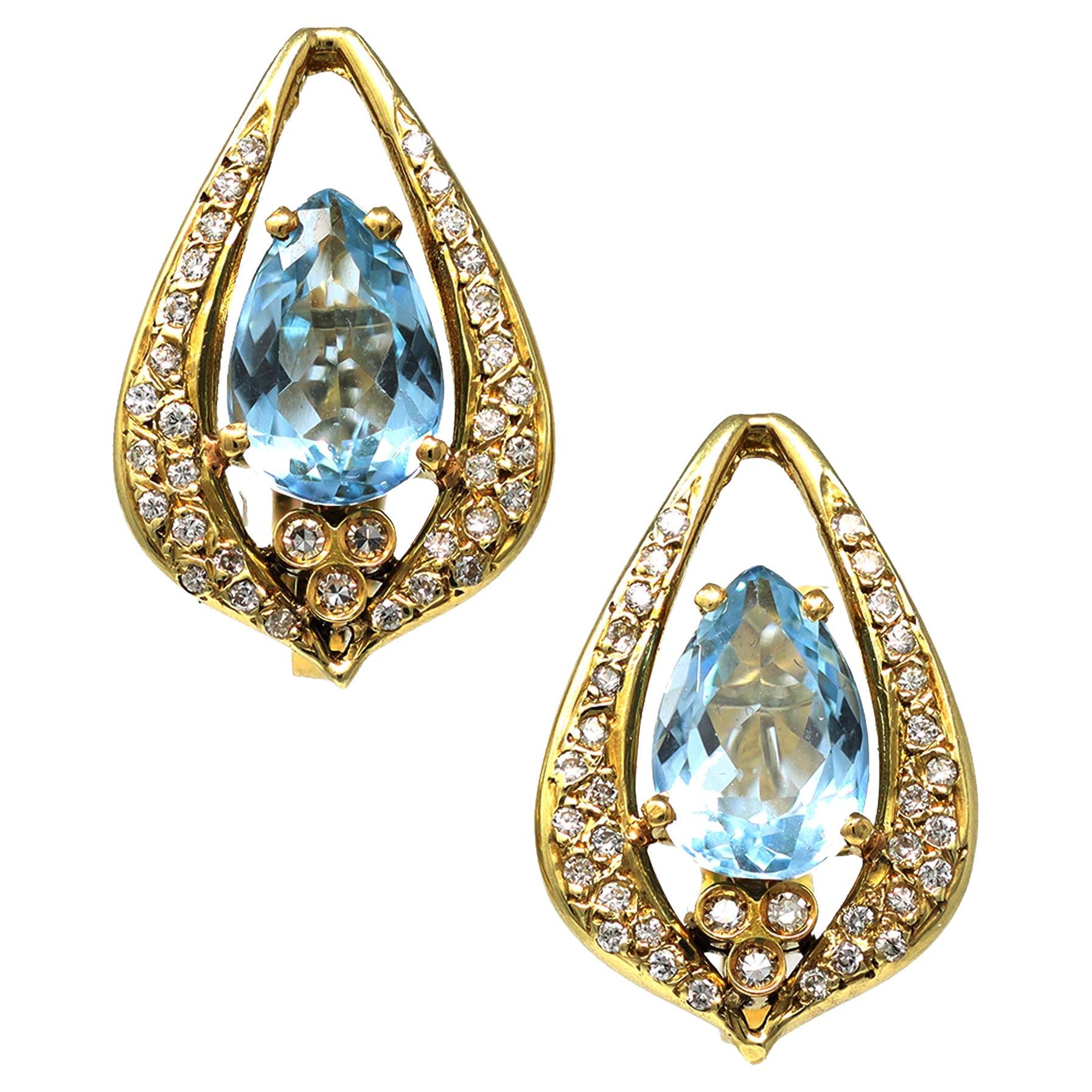 Aquamarine & Diamond Clip-on Earrings set in 18K Yellow Gold CA 1980 For Sale