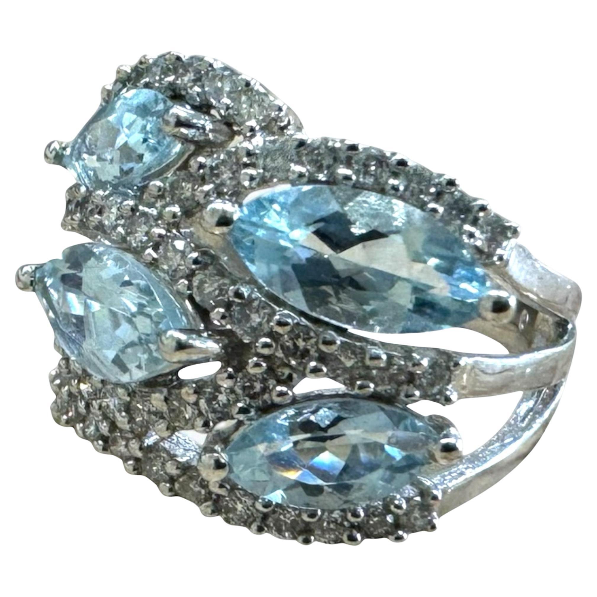 Anillo Cóctel Aguamarina y Diamante Oro Blanco 14K