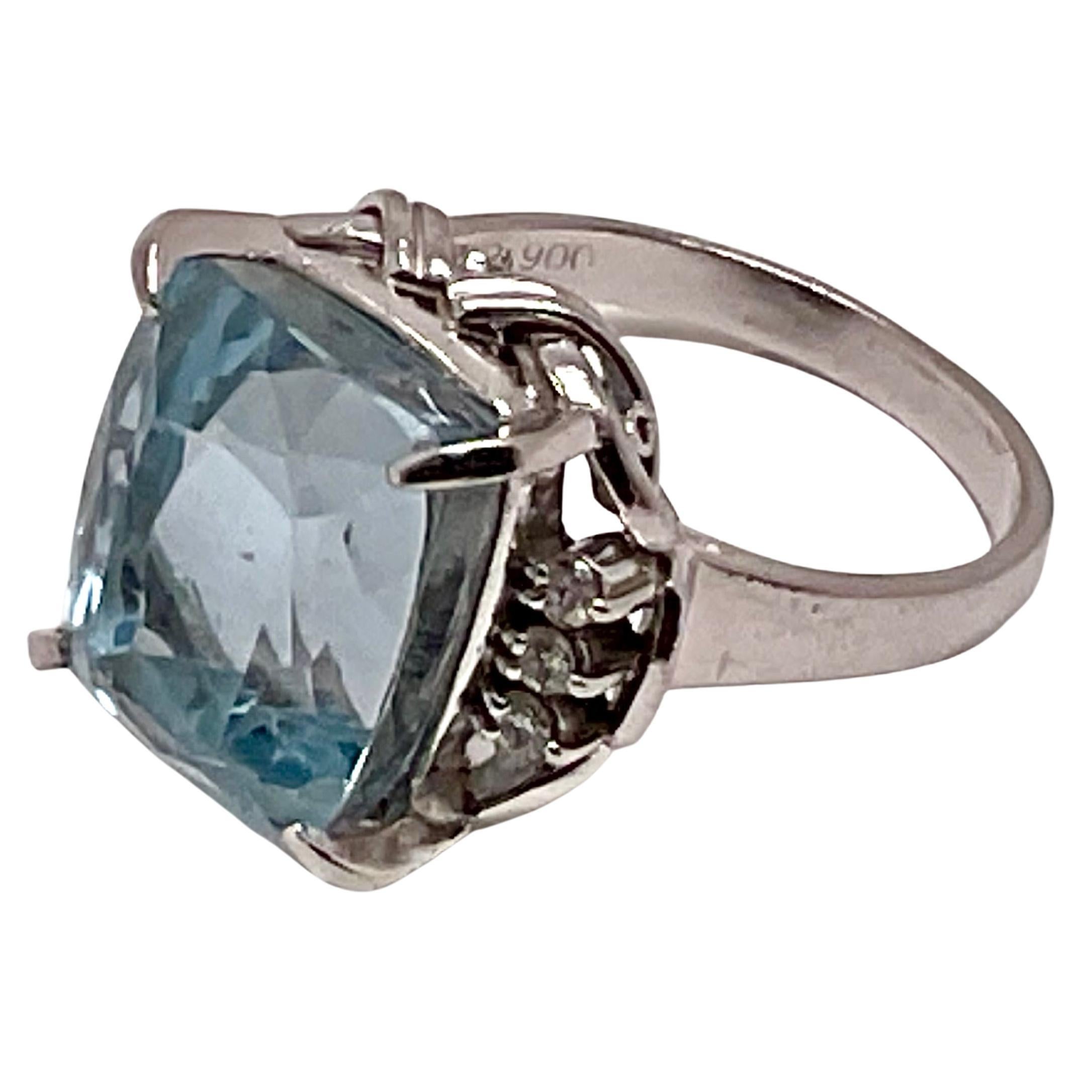 Modern Aquamarine & Diamond Cocktail Ring Platinum For Sale