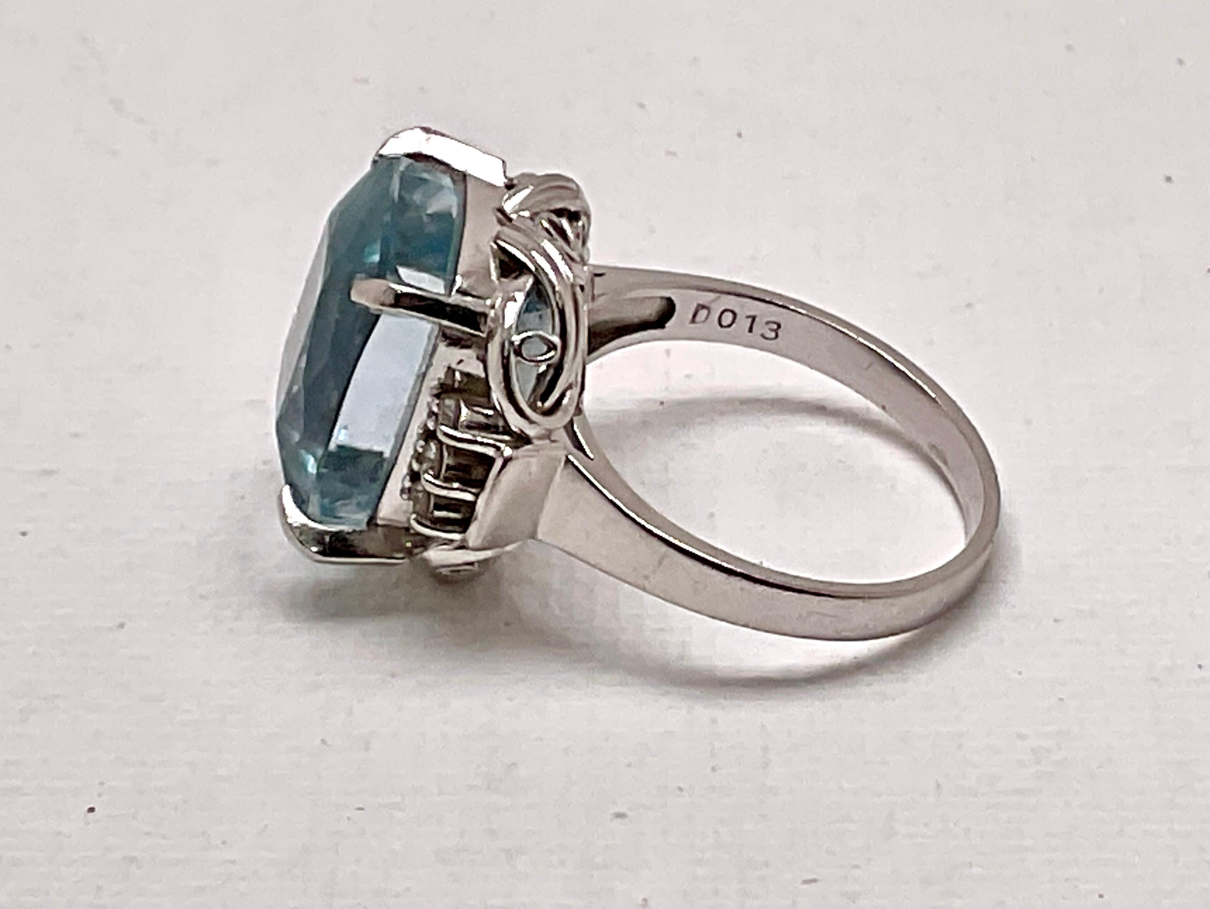 Aquamarine & Diamond Cocktail Ring Platinum In Good Condition For Sale In Bradenton, FL