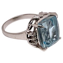 Anello cocktail con acquamarina e diamanti in platino