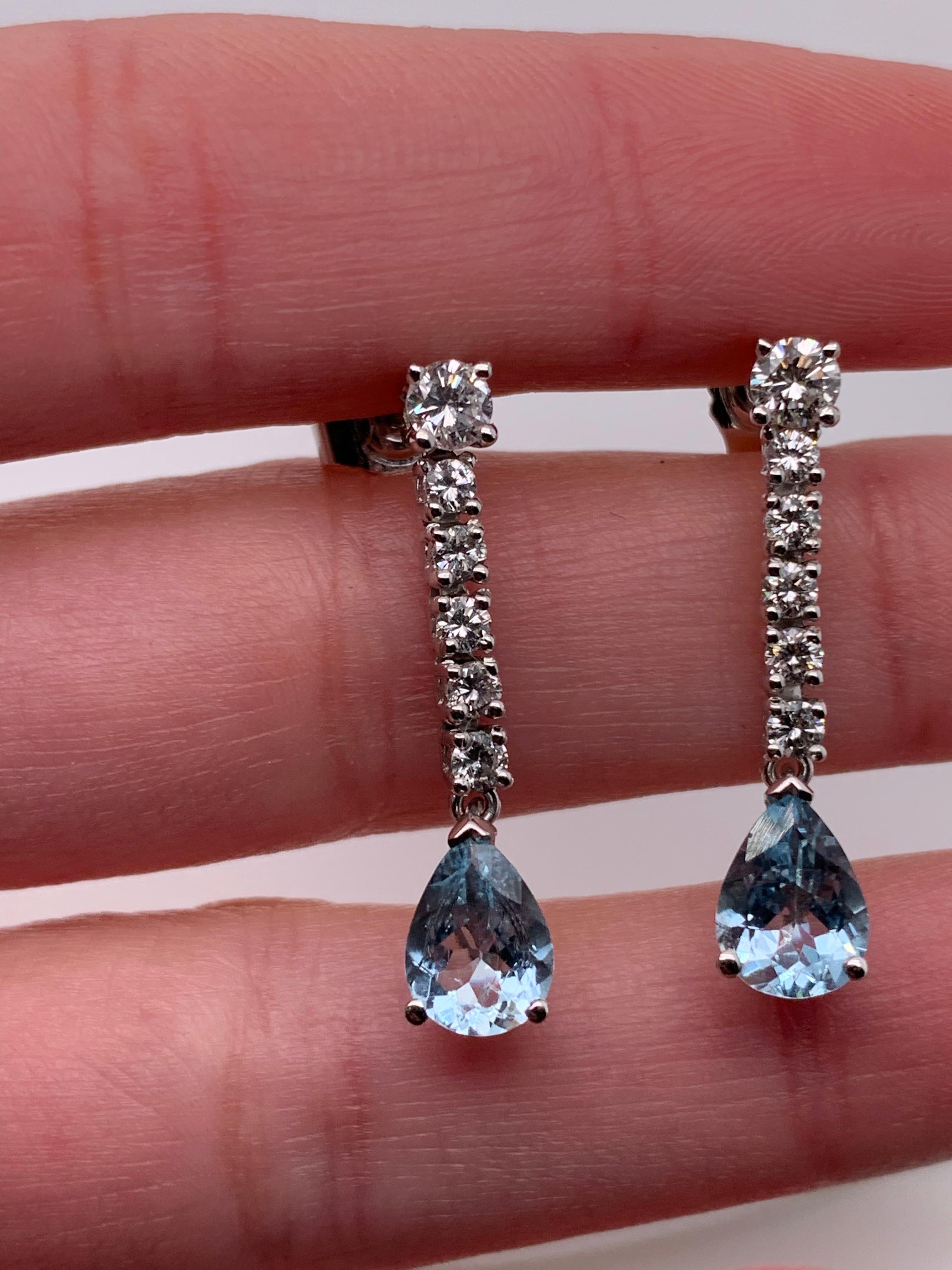 Taglio a goccia Orecchini a goccia con diamante e acquamarina in oro bianco 18 carati in vendita