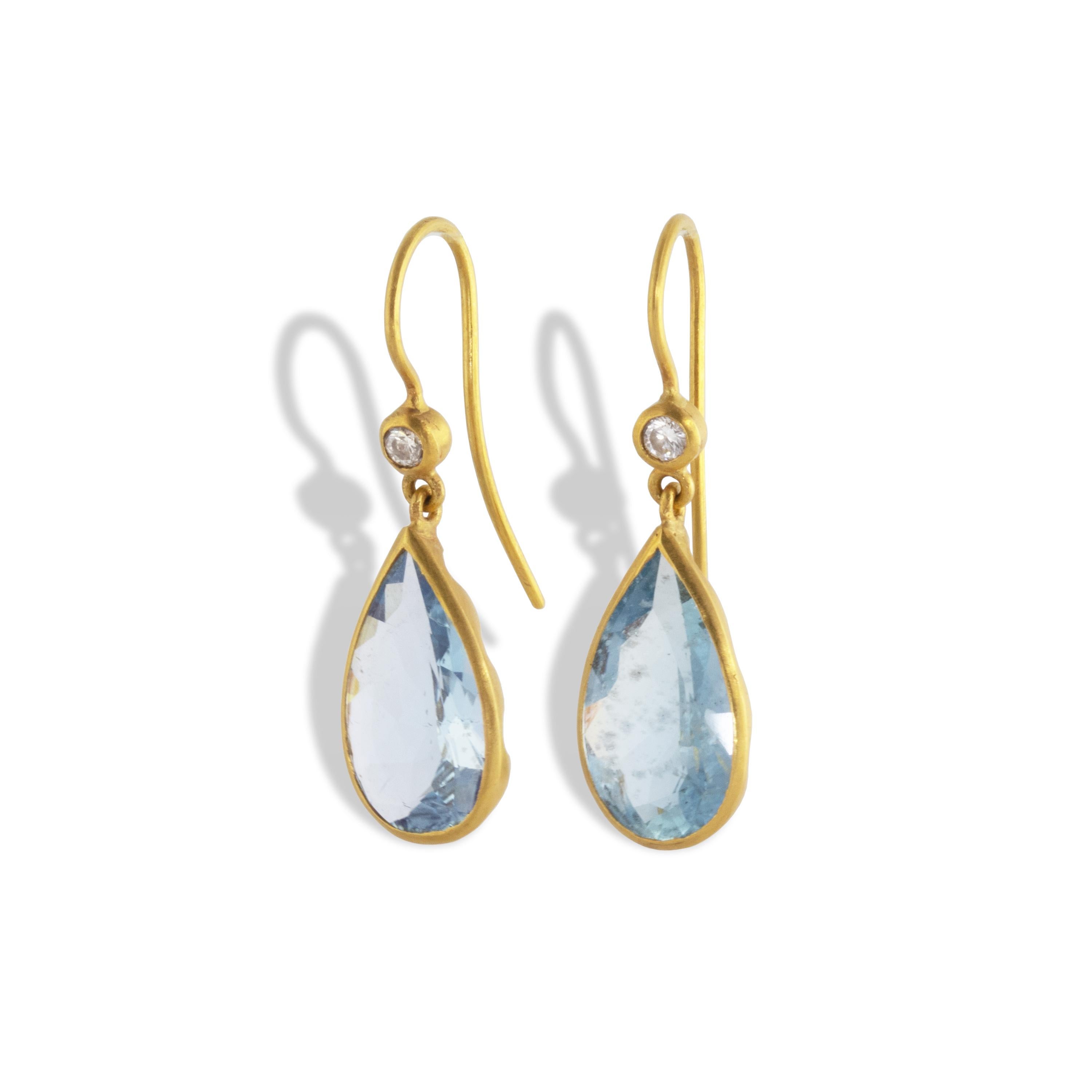 Contemporary Ico & the Bird Fine Jewelry 5.52 carat Aquamarine Diamond Wave Gold Earrings For Sale