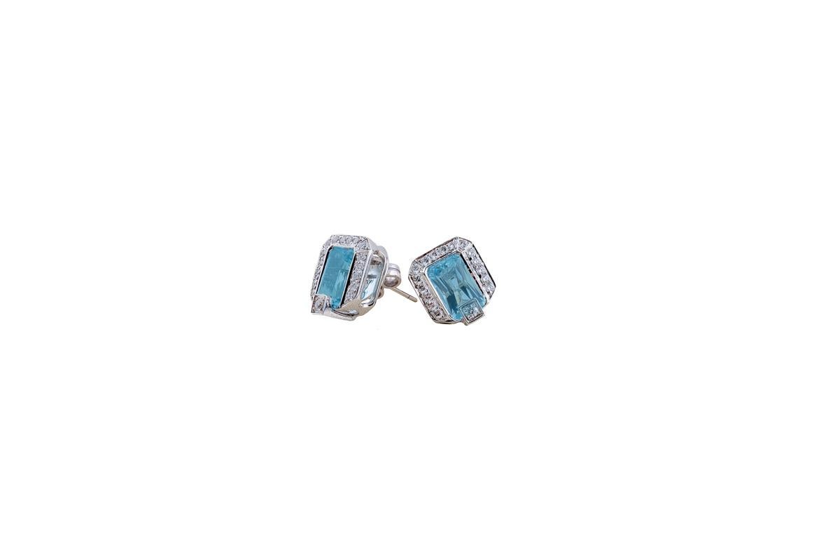 Aquamarine Diamond Earrings in 18 Karat Gold In New Condition In Bad Kissingen, DE