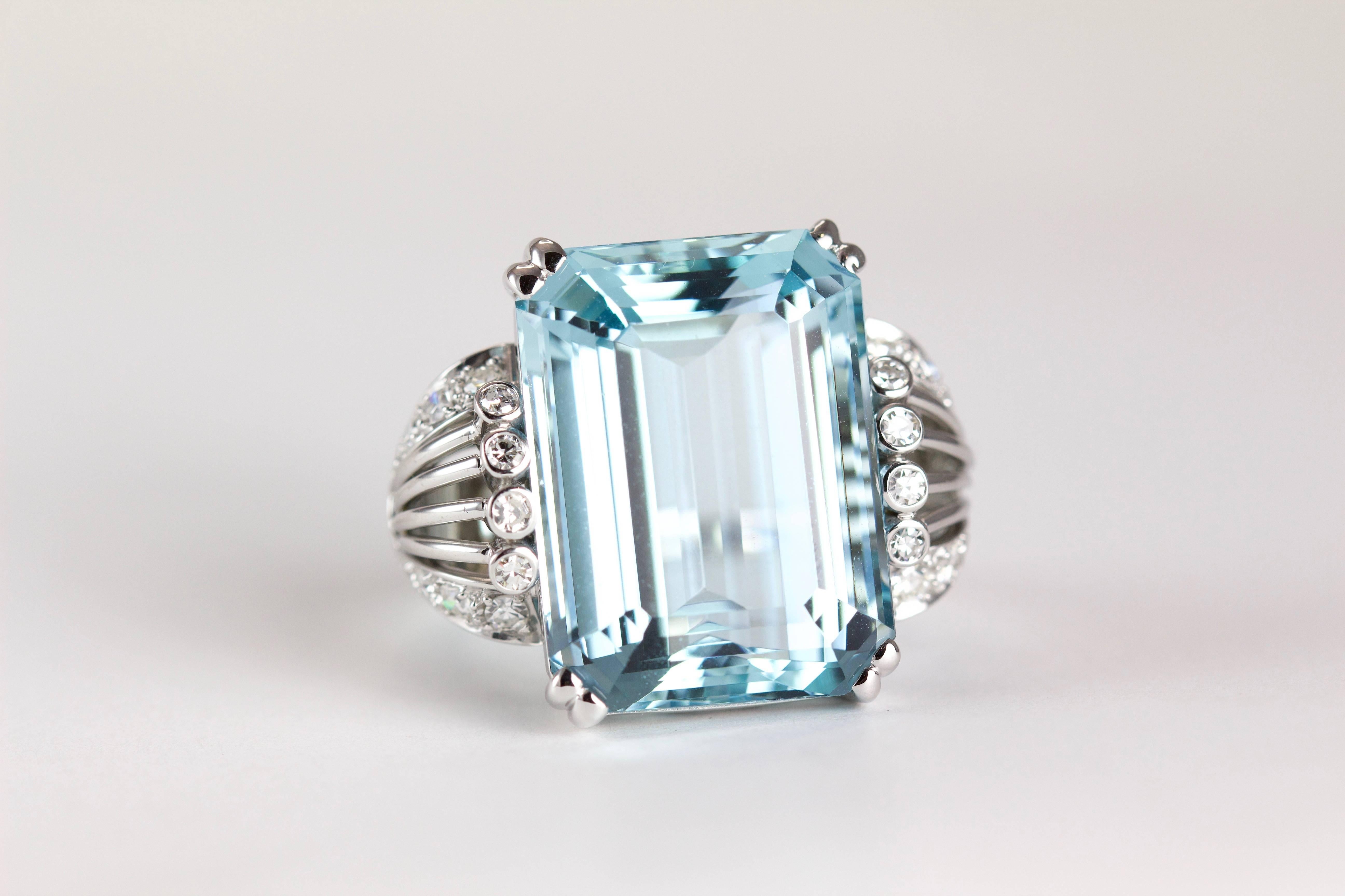 Aquamarine Diamond Gold 1940s Ring For Sale 1