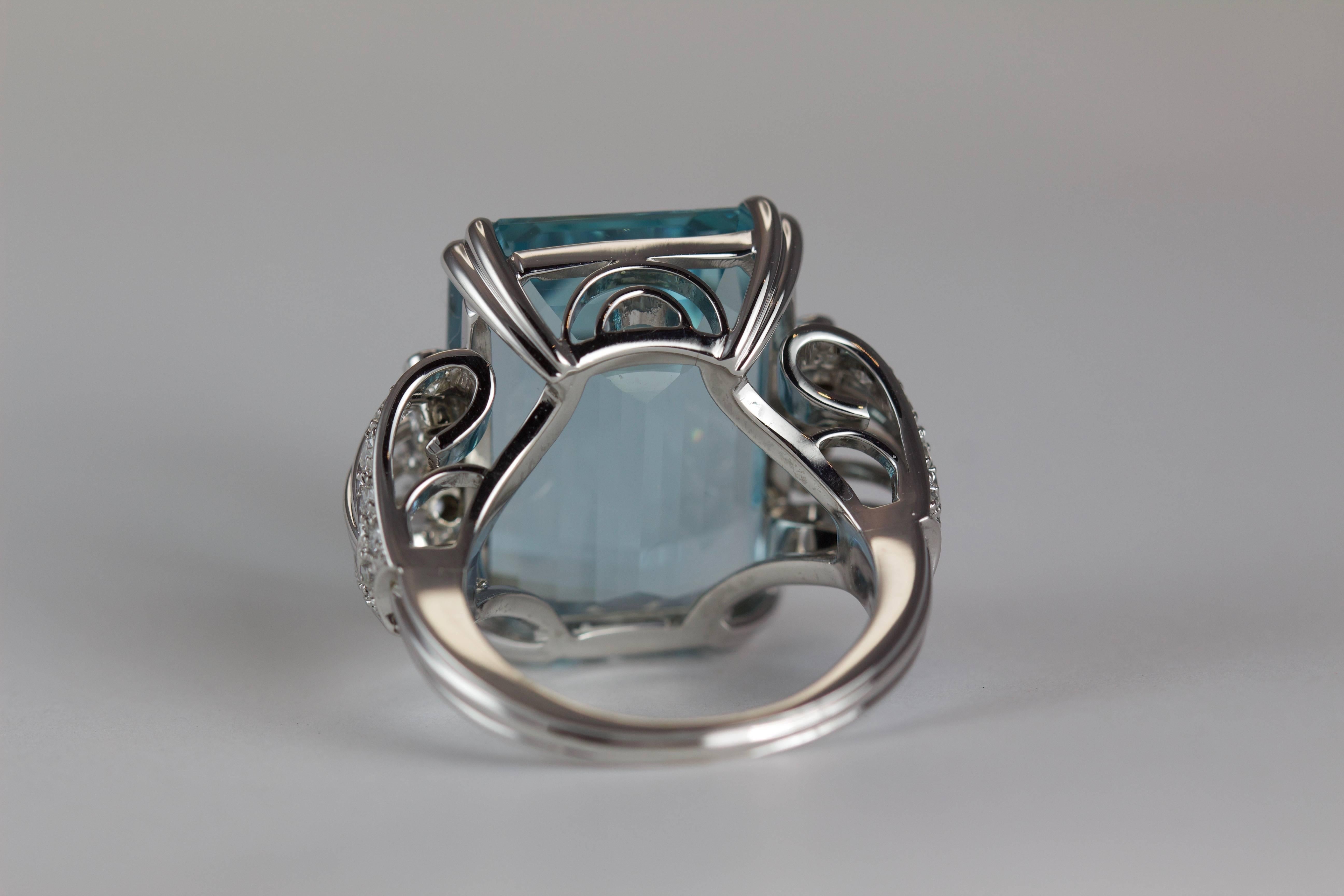 Aquamarine Diamond Gold 1940s Ring For Sale 2