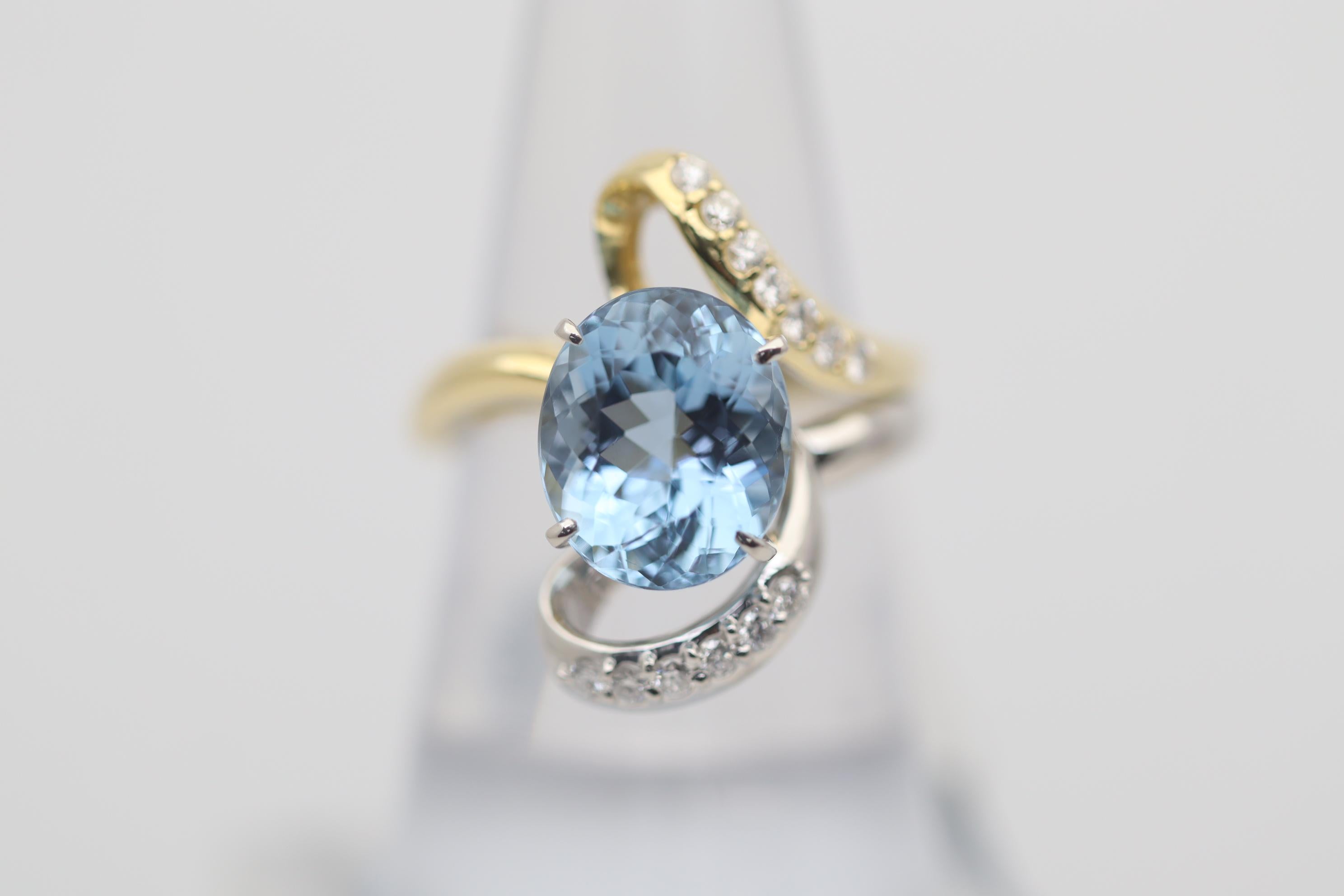 A fun and stylish ring featuring a gem 5.16 carat aquamarine. It has a bright and lively sea-blue color with excellent life and luster. It is complemented by 0.29 carats of round brilliant-cut diamonds set around the ring. Made in both 18k yellow