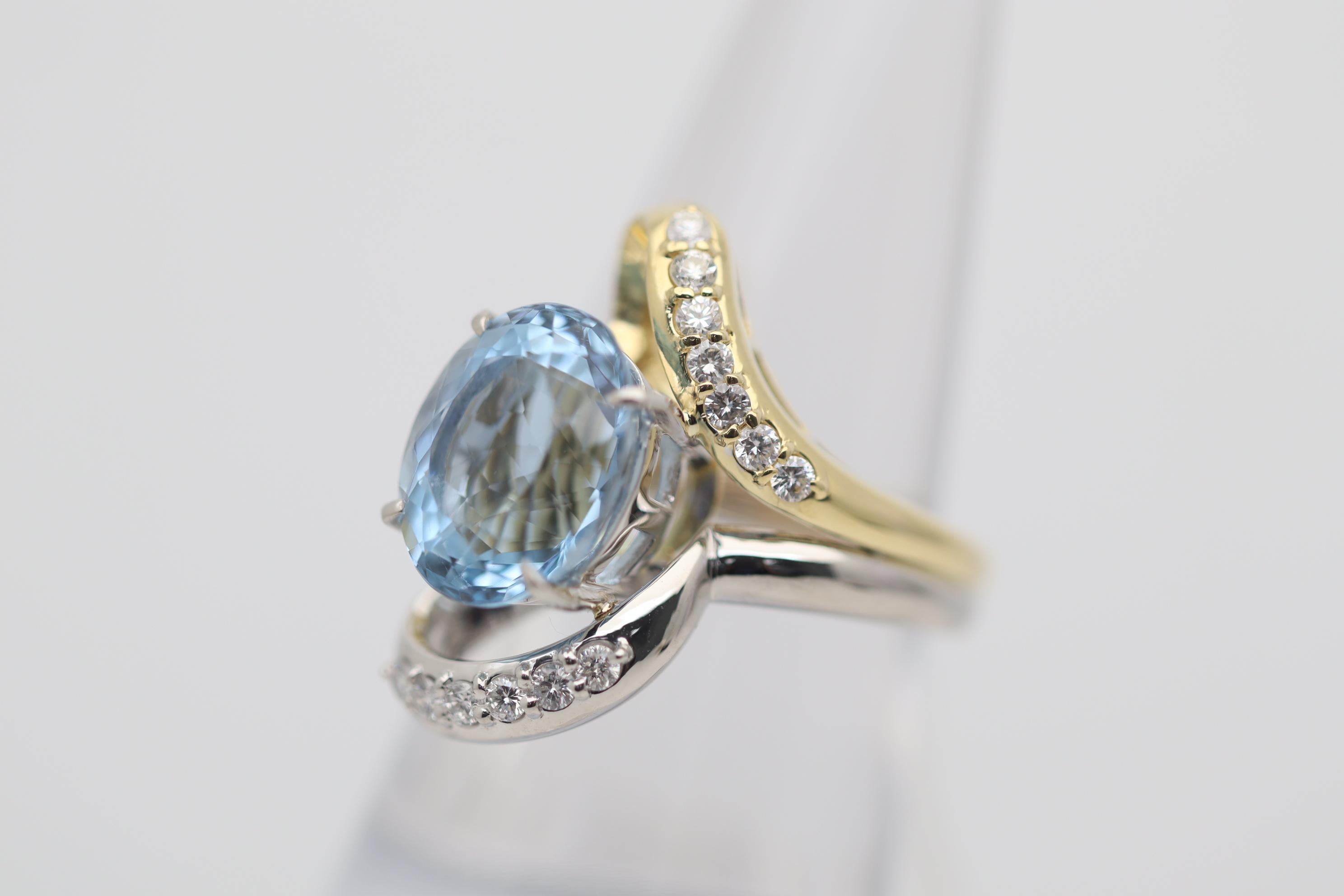 Aquamarine Diamond Gold & Platinum Two-Tone Ring In New Condition For Sale In Beverly Hills, CA