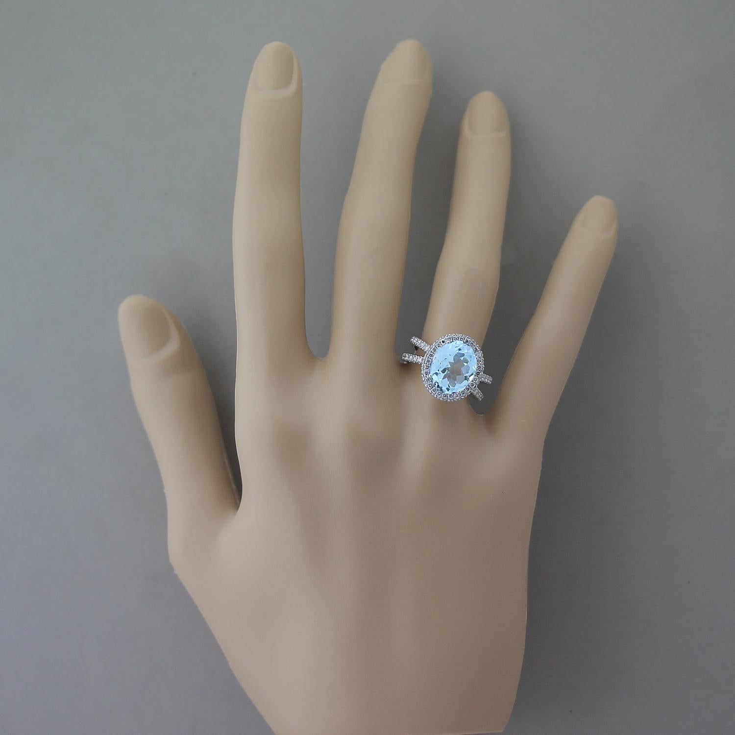 Aquamarine Diamond Gold Ring In New Condition For Sale In Beverly Hills, CA