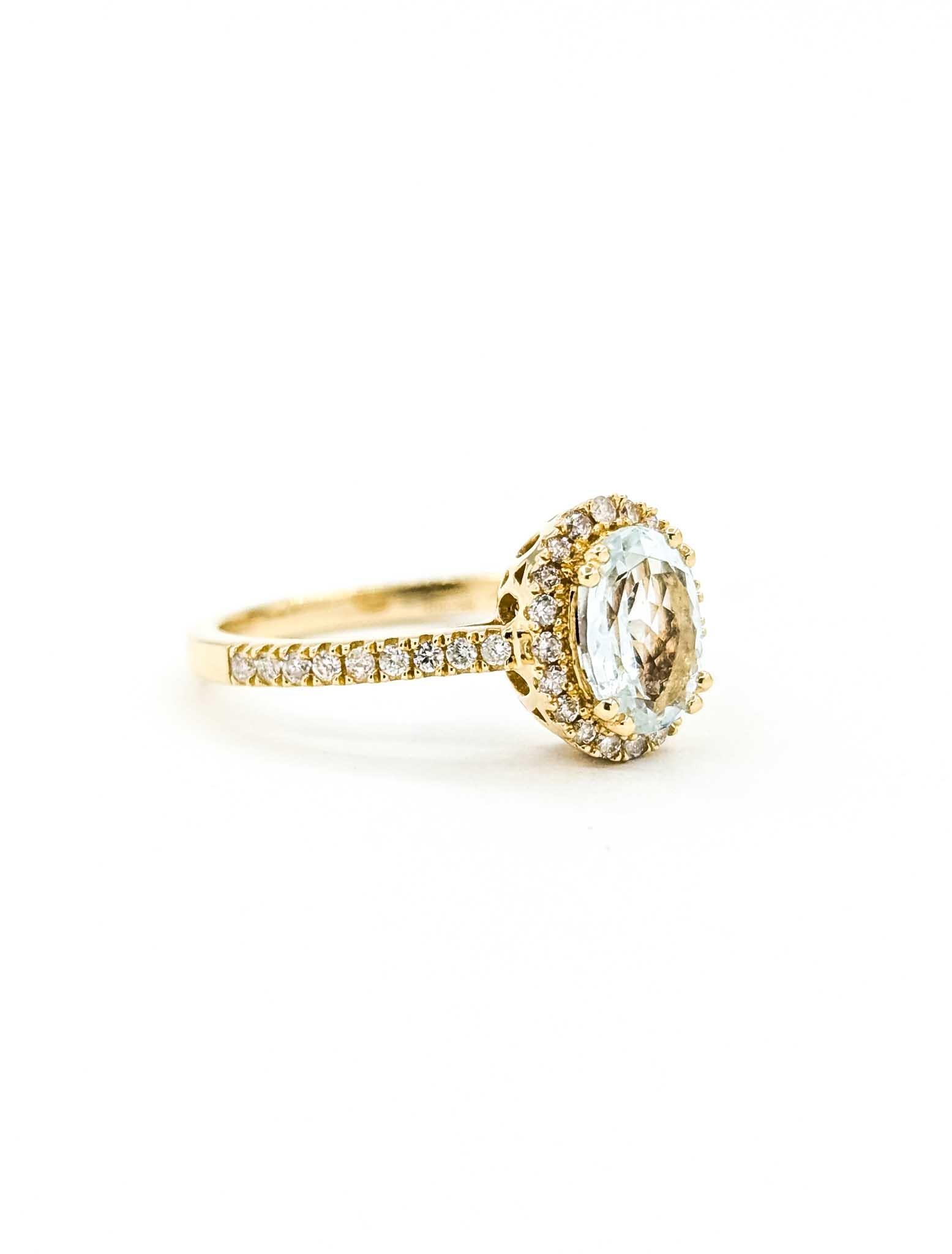 Anello aureola con acquamarina e diamante in oro giallo 14k

Questo anello è realizzato in oro giallo 14k e presenta un'acquamarina incastonata, con un design a raggiera. L'acquamarina pesa 0,98ct. I diamanti rotondi ammontano a 0,29 carati, quasi