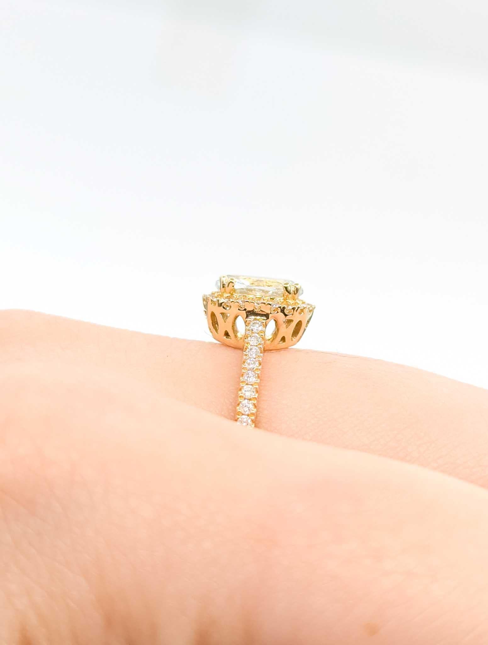 Taglio ovale Anello aureola con acquamarina e diamante in oro giallo 14k in vendita