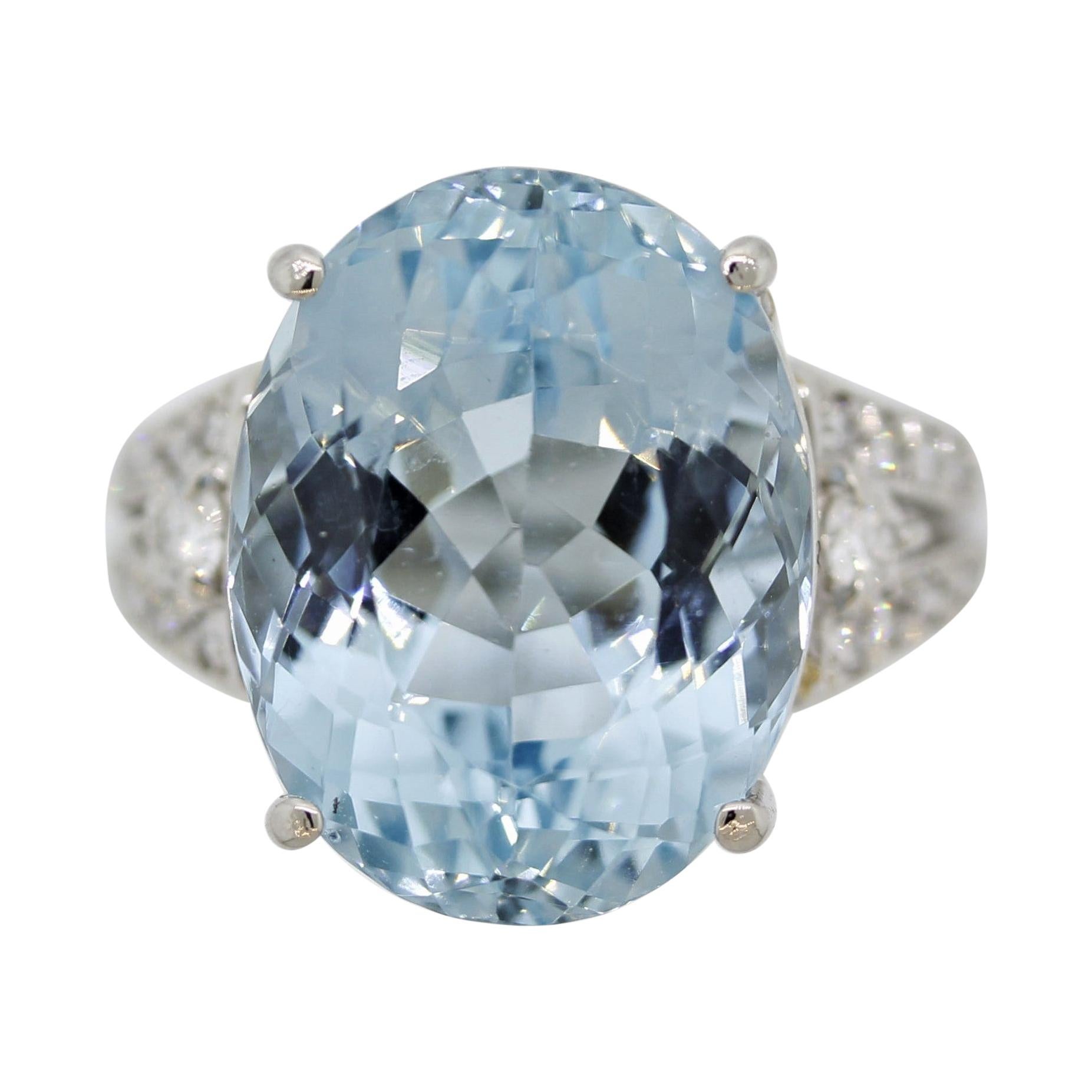 Anello cocktail in platino con diamante e acquamarina
