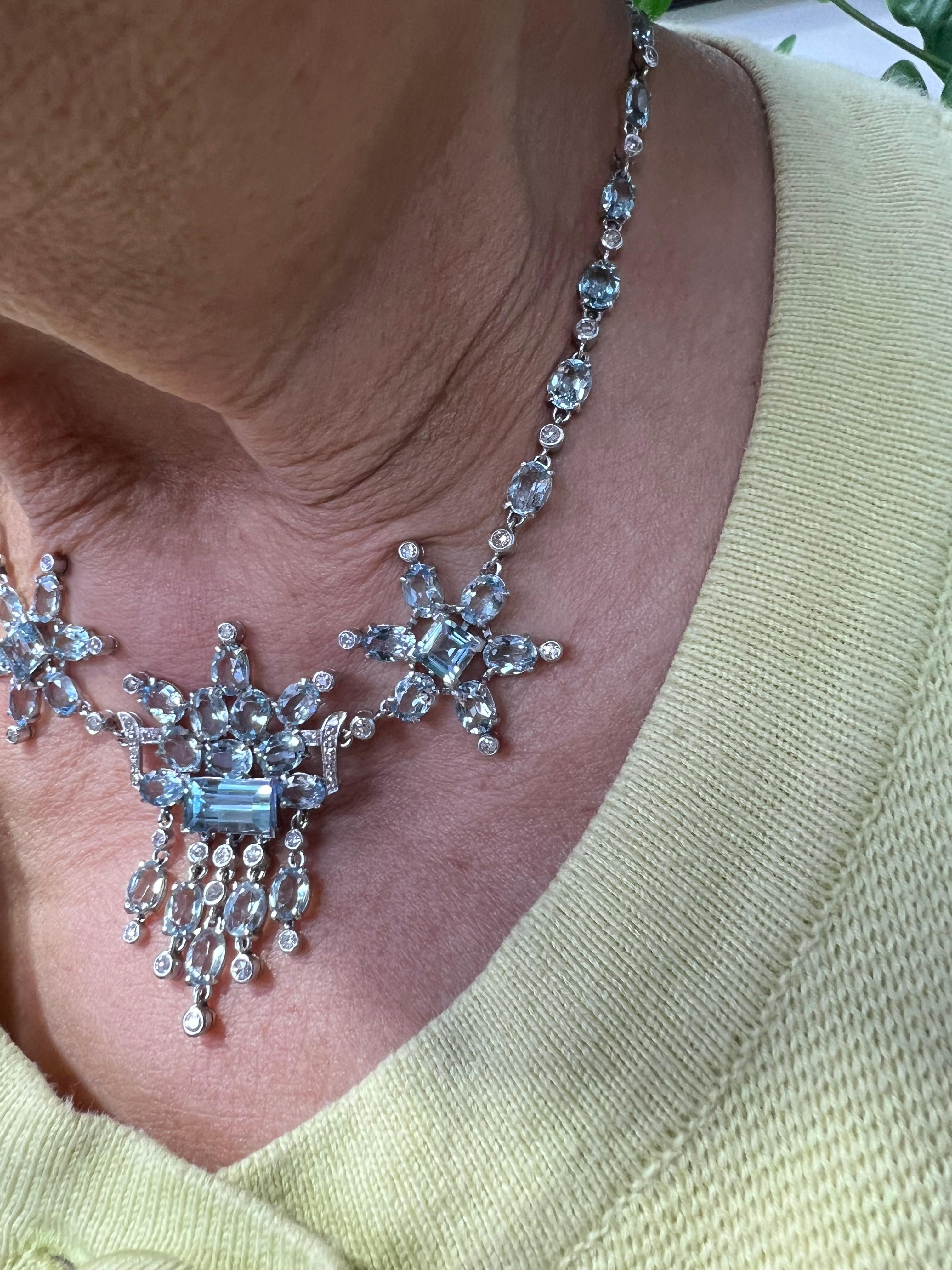 Modernista Collana con frange in platino con diamanti e acquamarina, circa anni '50 in vendita