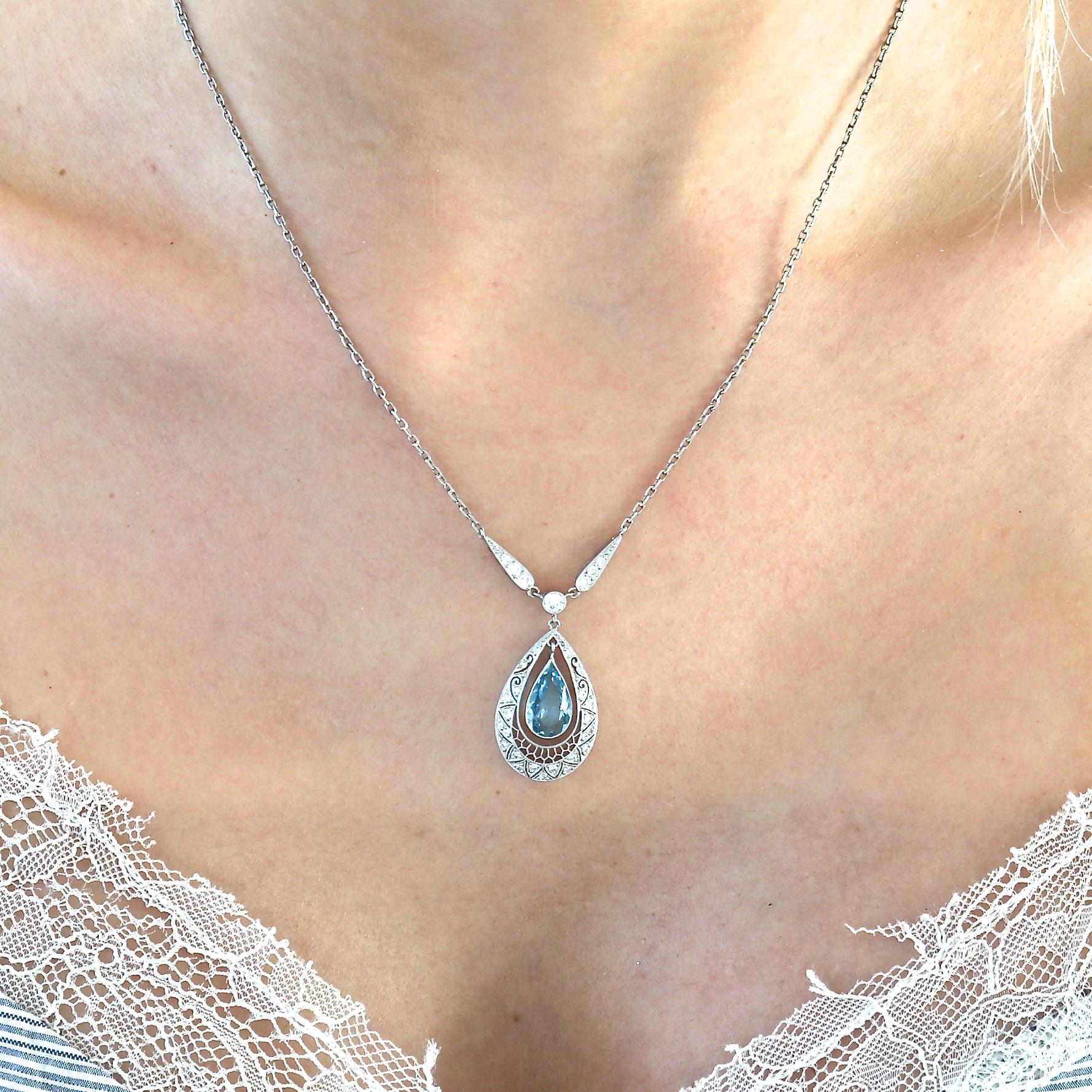 Art Deco Aquamarine Diamond Platinum Necklace