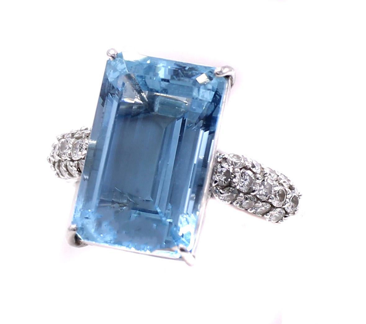Aquamarine Diamond Platinum Ring In Excellent Condition In New York, NY