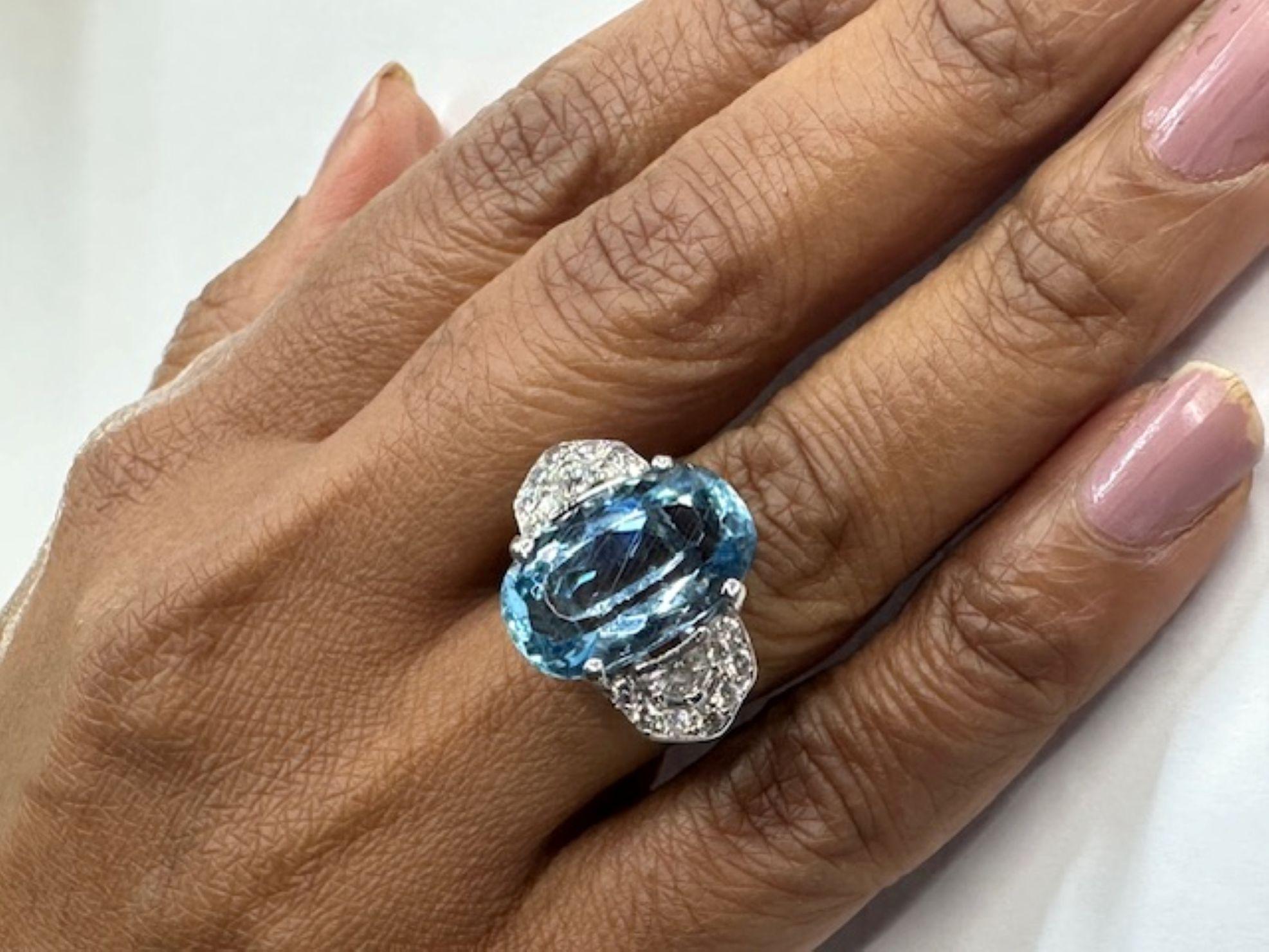 Anello in platino con diamante e acquamarina In condizioni buone in vendita a New York, NY