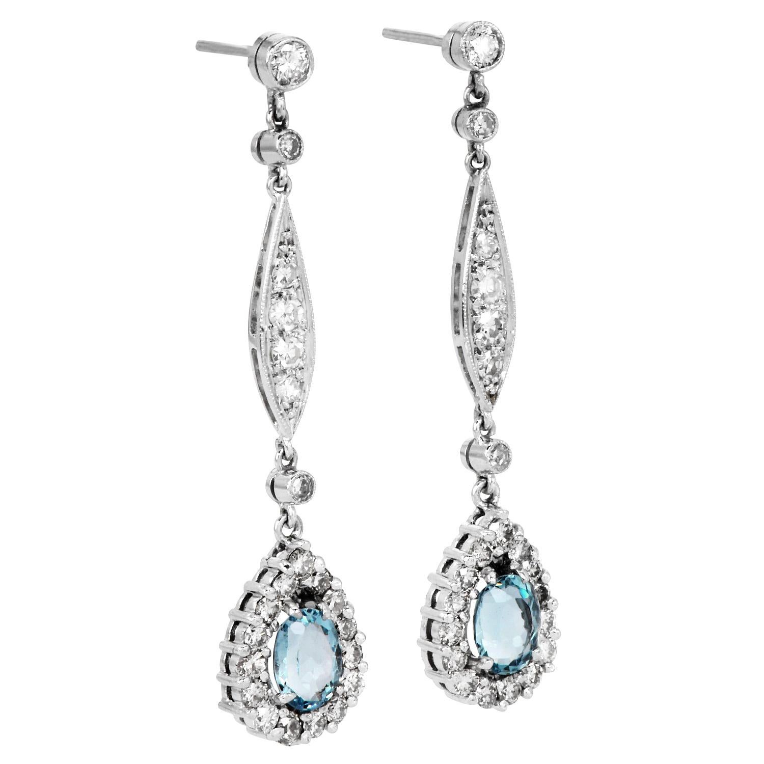 Orecchini a goccia in platino con diamante e acquamarina In condizioni ottime in vendita a Miami, FL