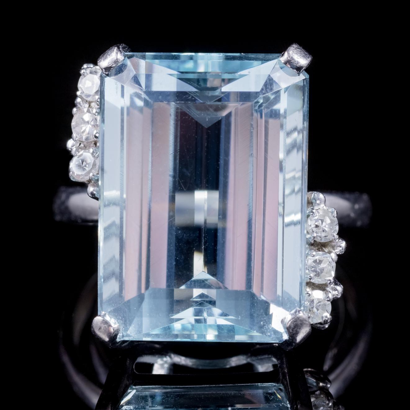
This spectacular emerald cut Aquamarine is over 25ct in size.

The Aquamarine is a rich ocean blue with a play of green projecting through, this is a fabulous Aquamarine.

The sky blue of the Aquamarine makes it one of the favourite gemstones of