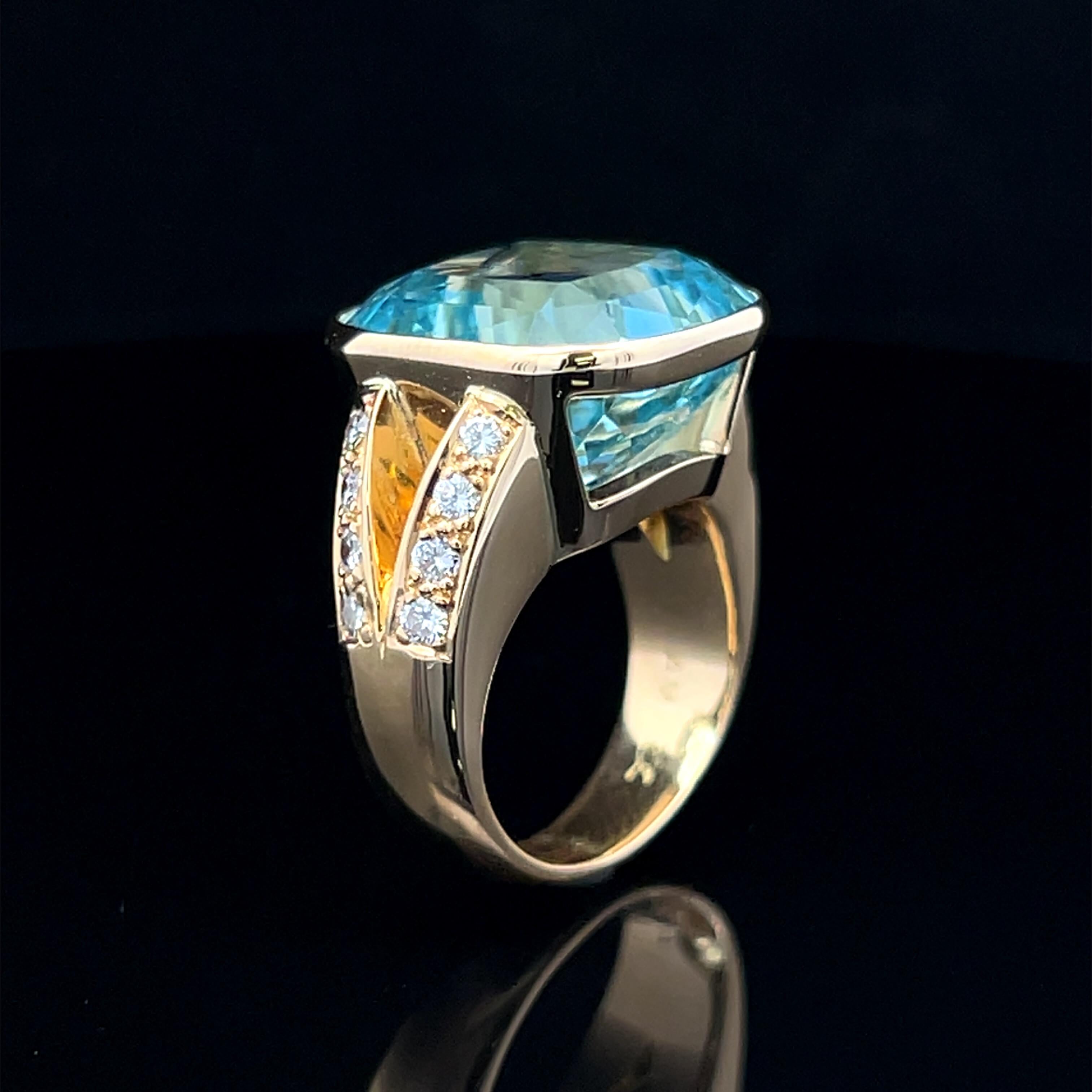 Aquamarine & Diamond Ring by Anne Middleton Circa 1980s In Good Condition For Sale In ADELAIDE, SA