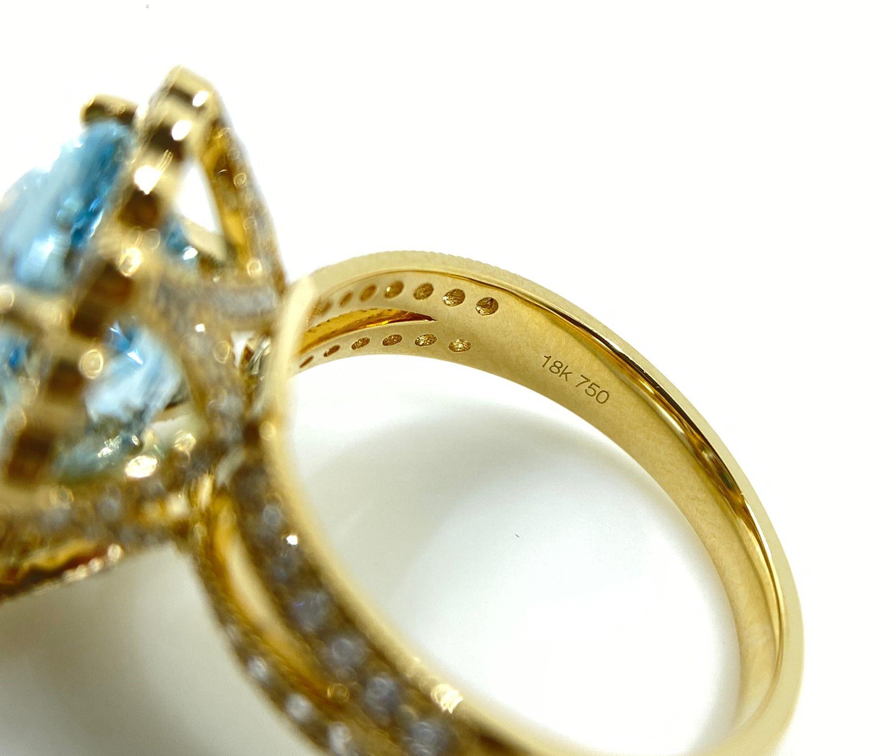 Cushion Cut Aquamarine Diamond Ring in 18 Karat Yellow Gold For Sale