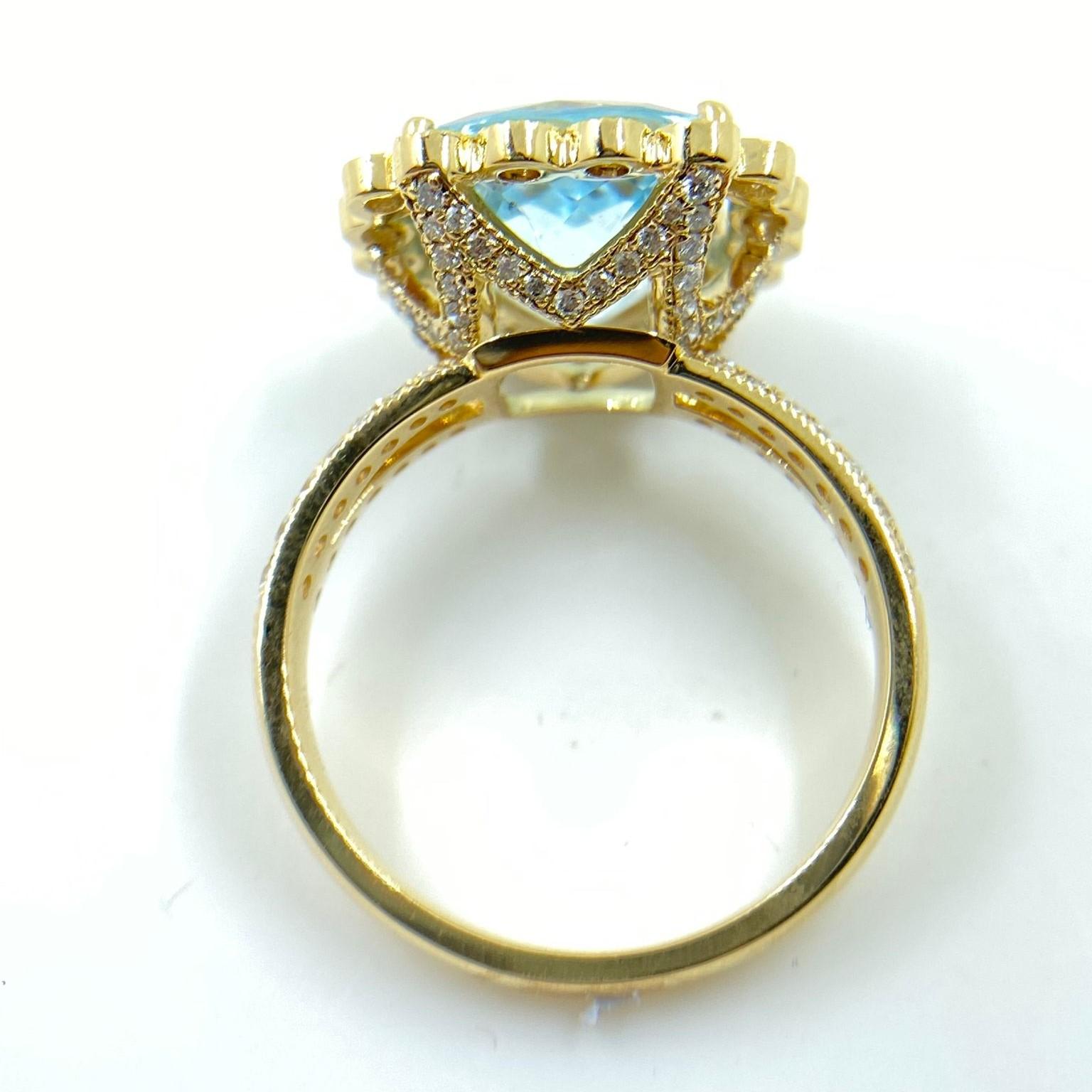 Aquamarine Diamond Ring in 18 Karat Yellow Gold In New Condition For Sale In Hong Kong, HK