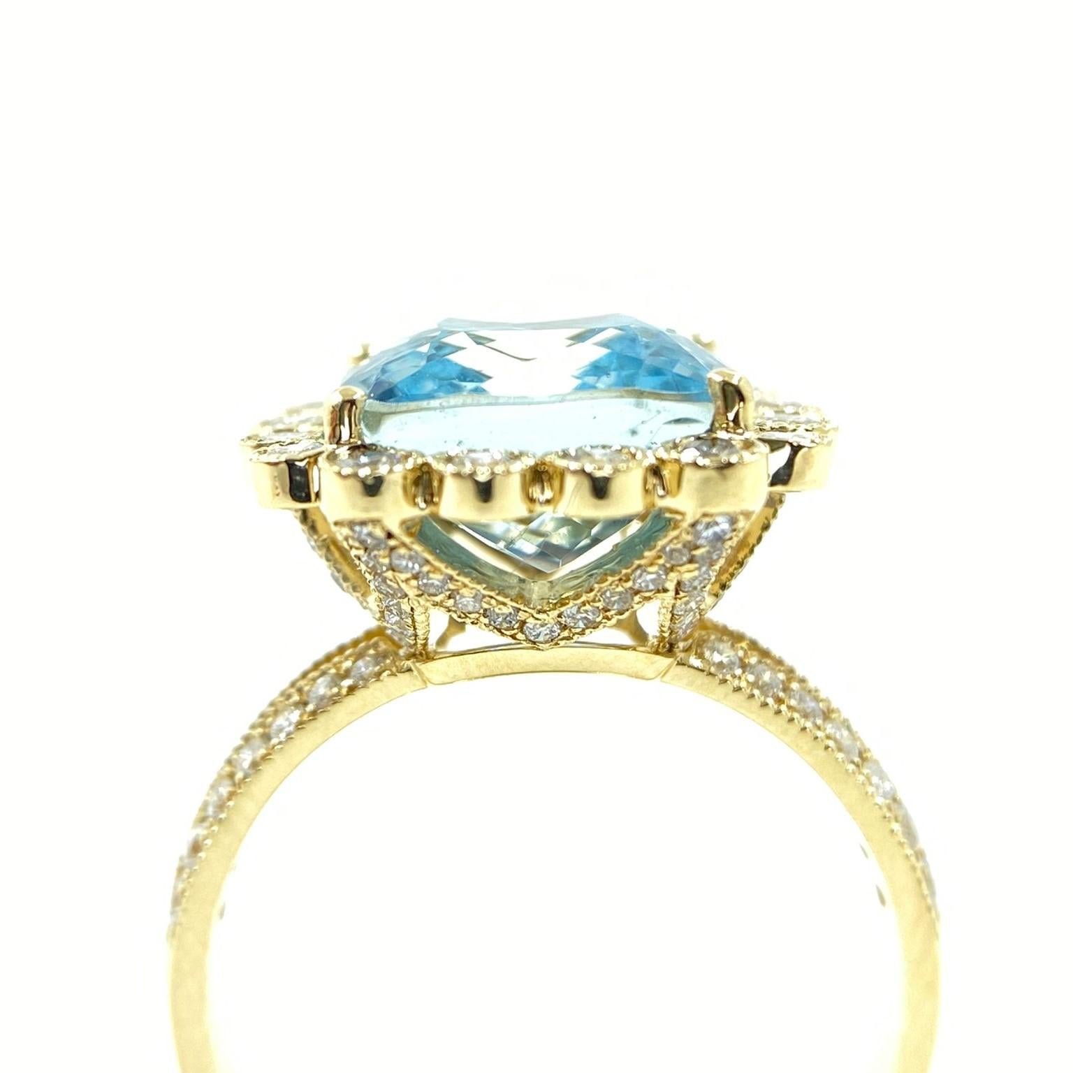 Women's Aquamarine Diamond Ring in 18 Karat Yellow Gold For Sale