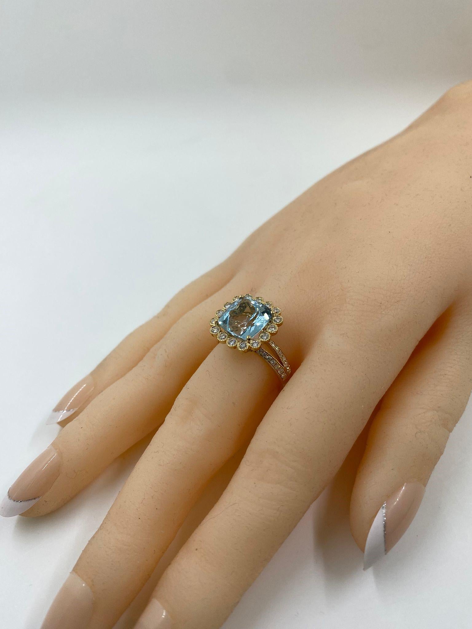 Aquamarine Diamond Ring in 18 Karat Yellow Gold For Sale 1