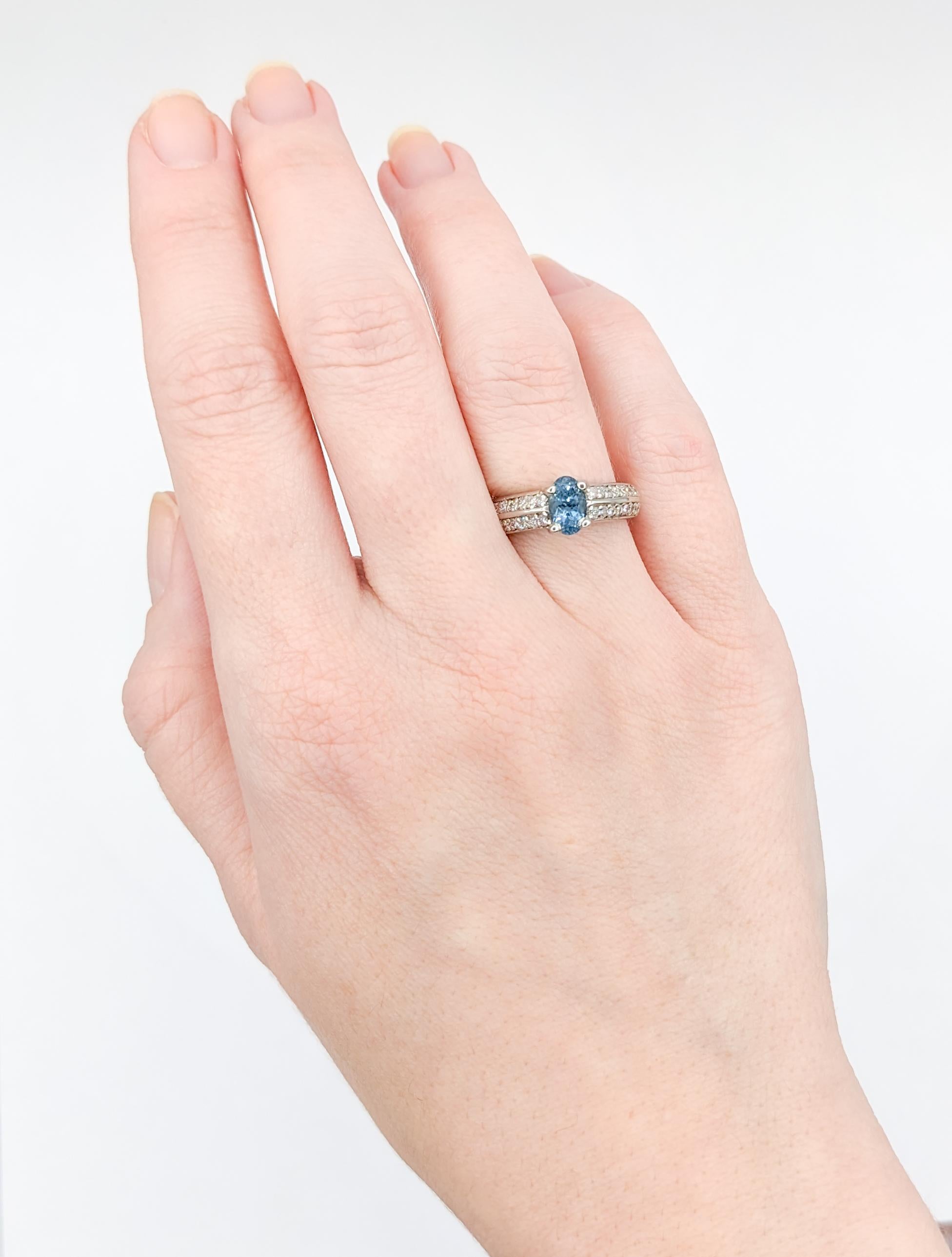 Aquamarine & Diamond Ring in Platinum In Excellent Condition For Sale In Bloomington, MN