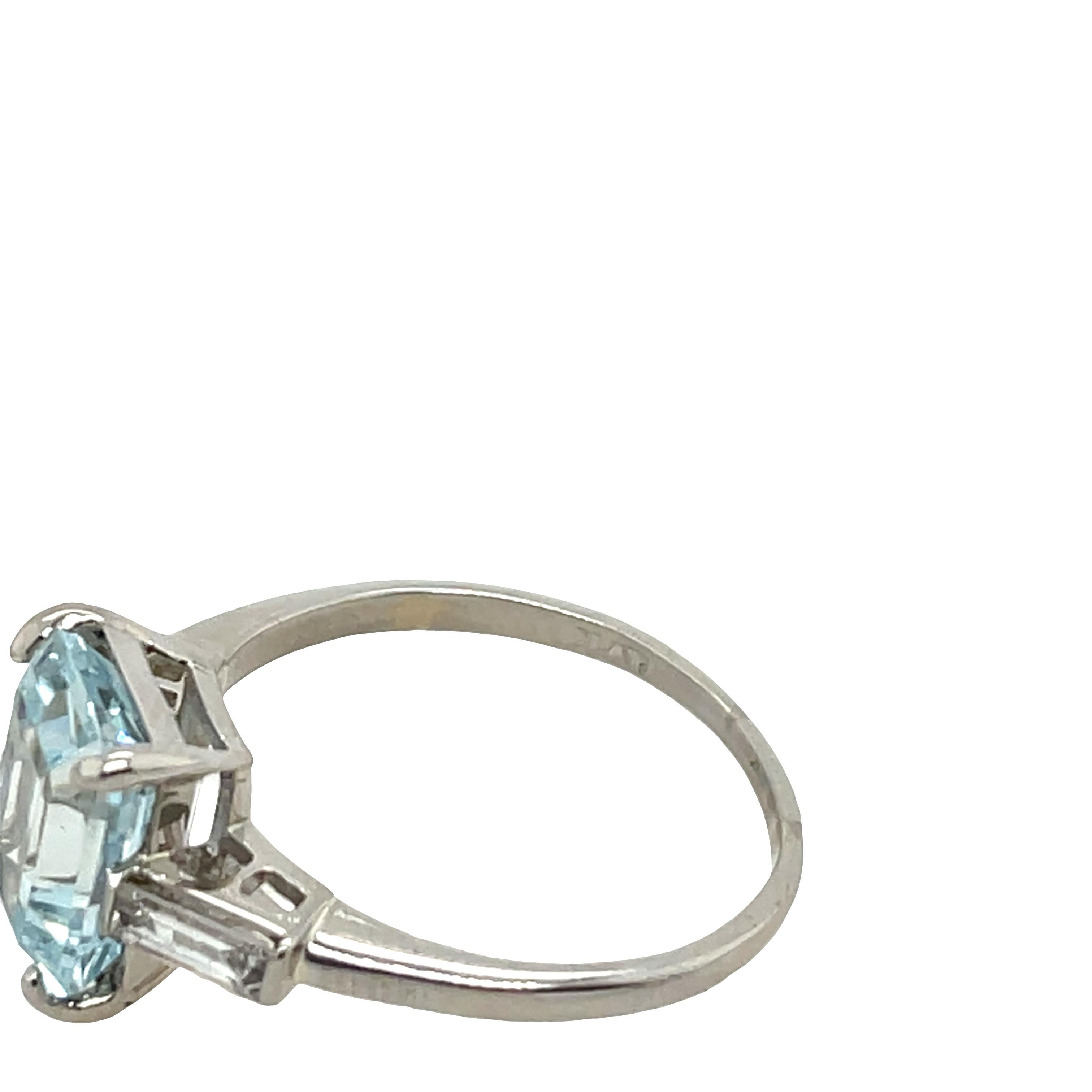 Aquamarin & Diamant Ring aus Platin (Smaragdschliff) im Angebot