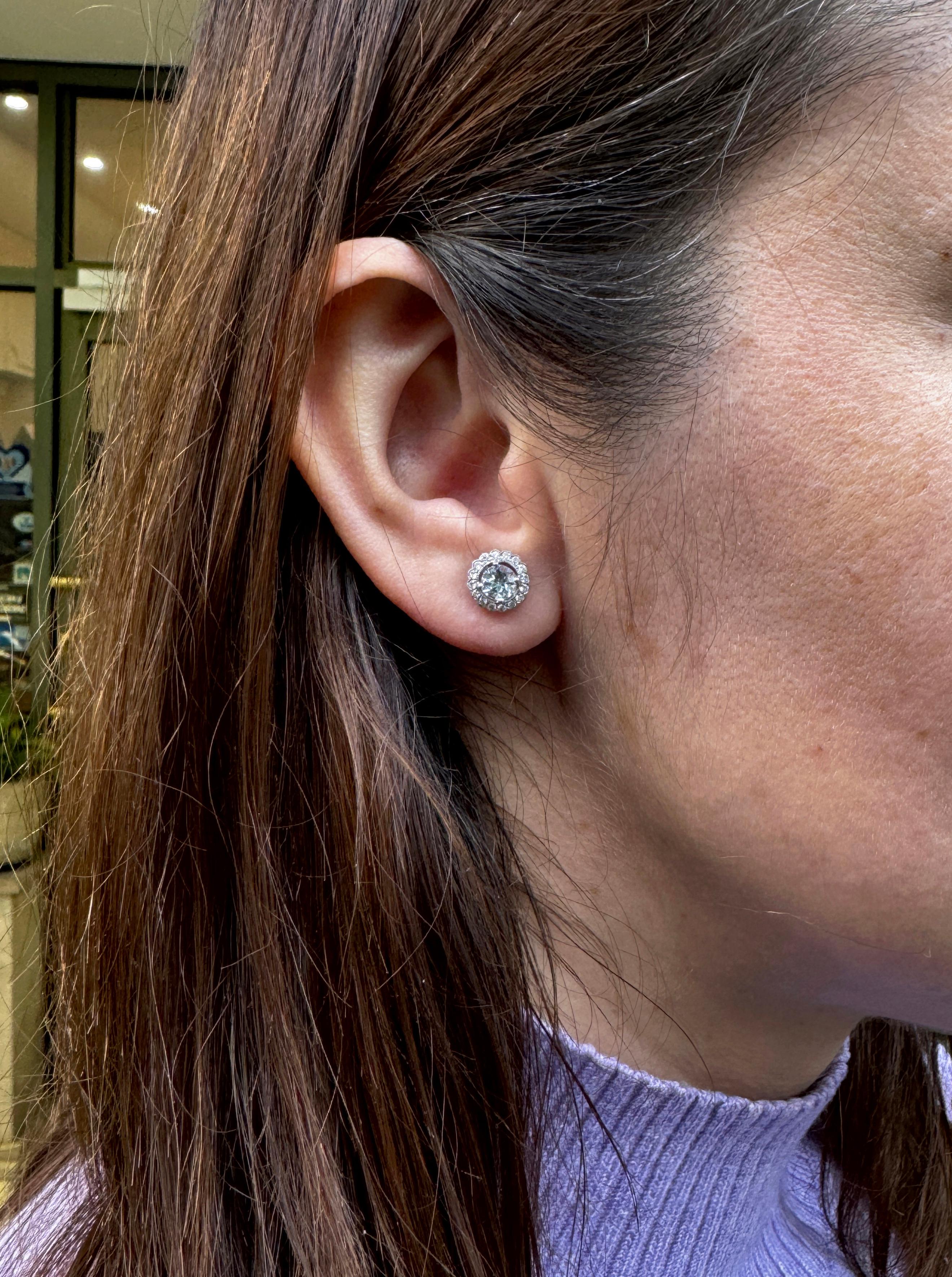Aquamarine & Diamond Scalloped Halo Cluster Stud Earrings in 18K White Gold In Excellent Condition For Sale In London, GB