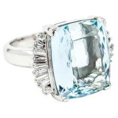 Anello con acquamarina e diamanti in platino