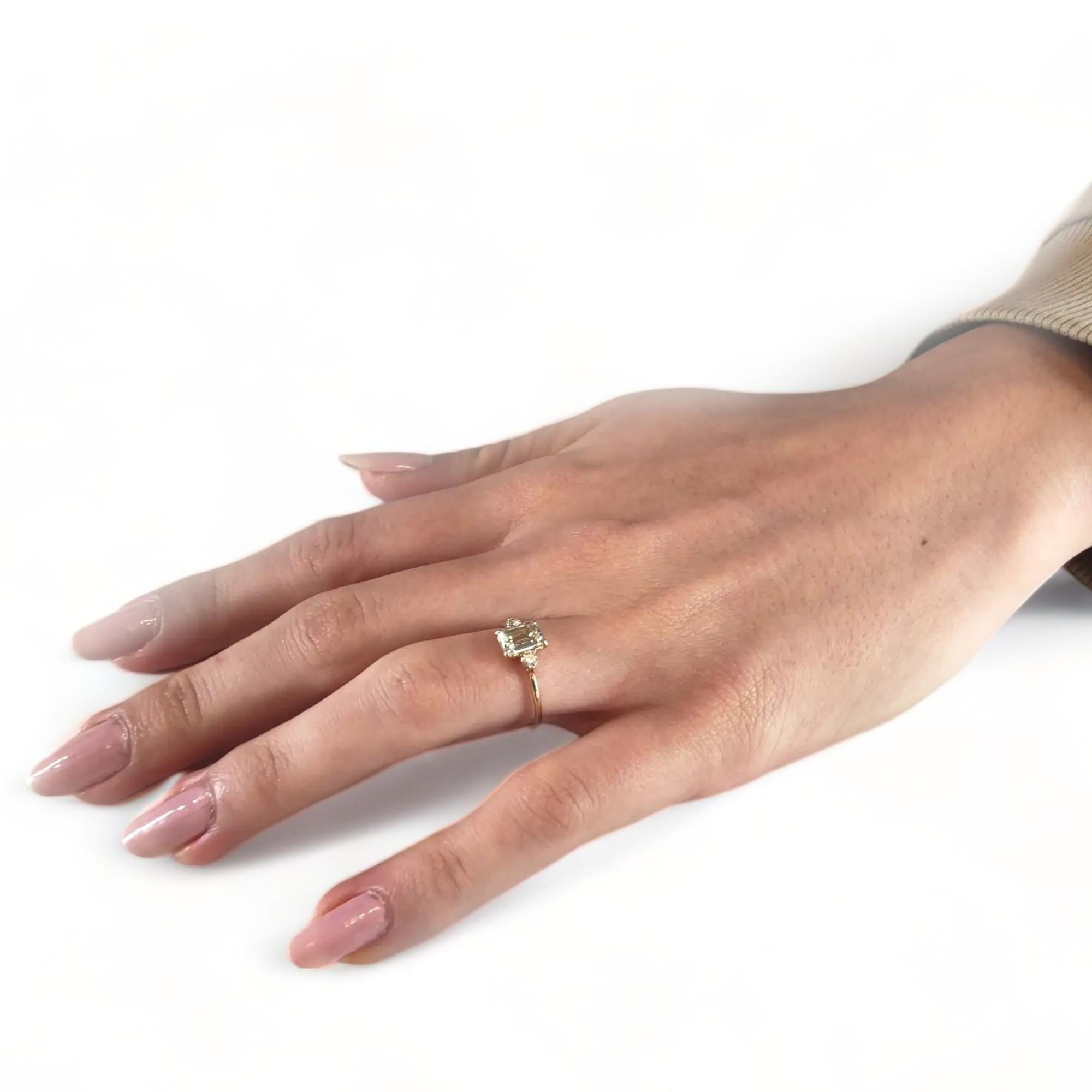 Aquamarine Diamond Three-Stone Ring Women Gift Engagement In New Condition For Sale In Sant Josep de sa Talaia, IB