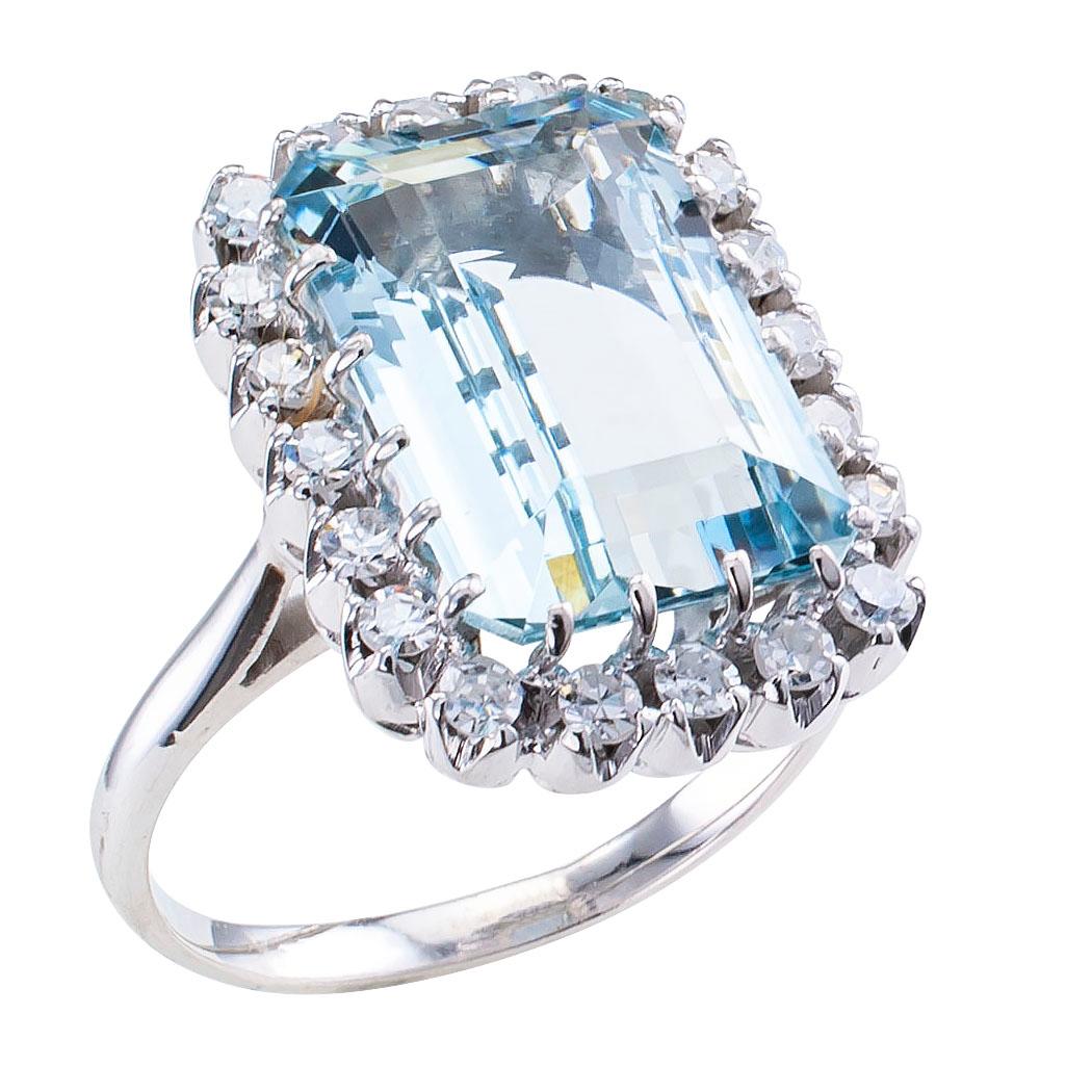 Modern Aquamarine Diamond White Gold Cocktail Ring
