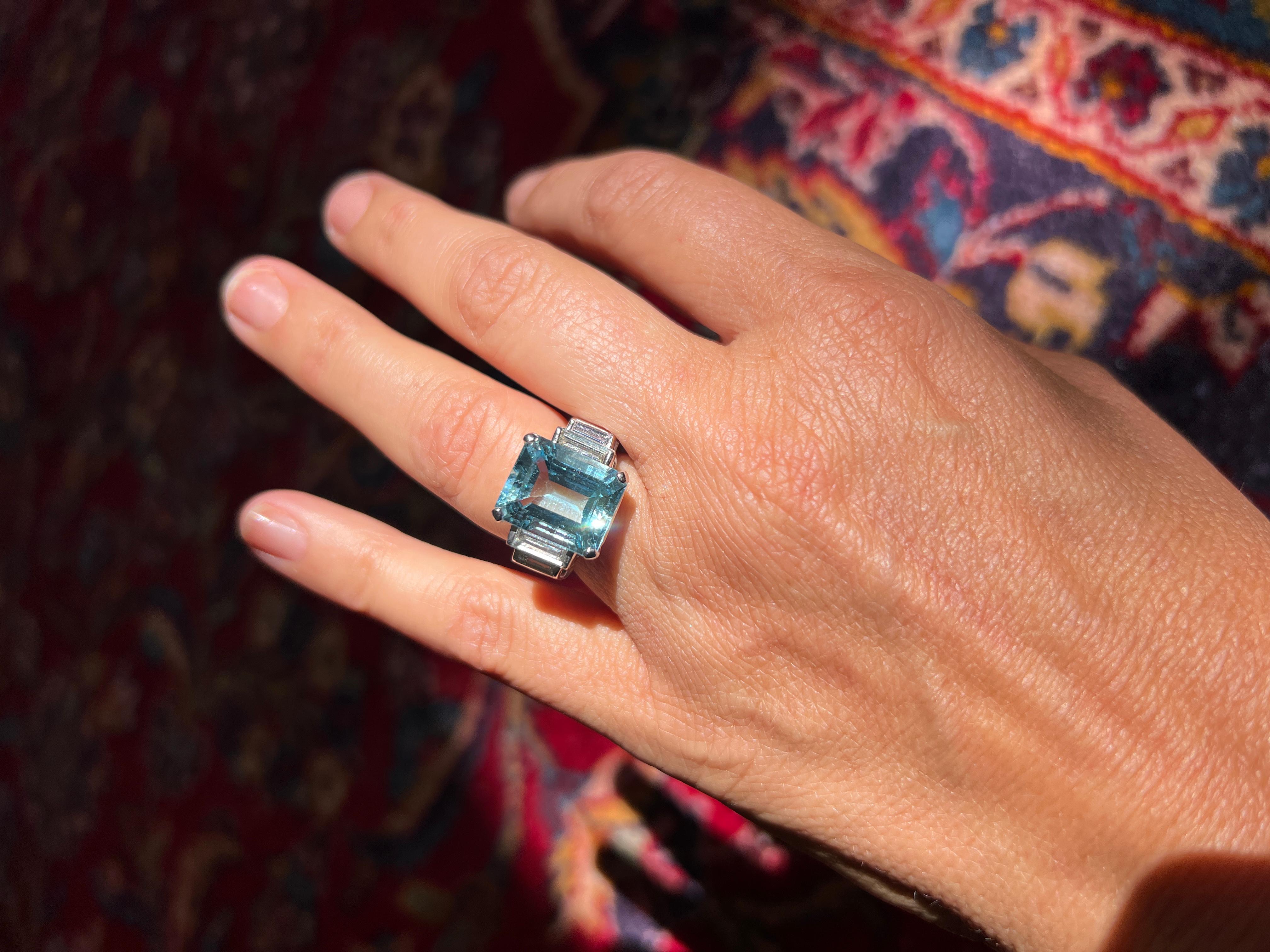 Women's or Men's Aquamarine Diamond White Gold Ring For Sale