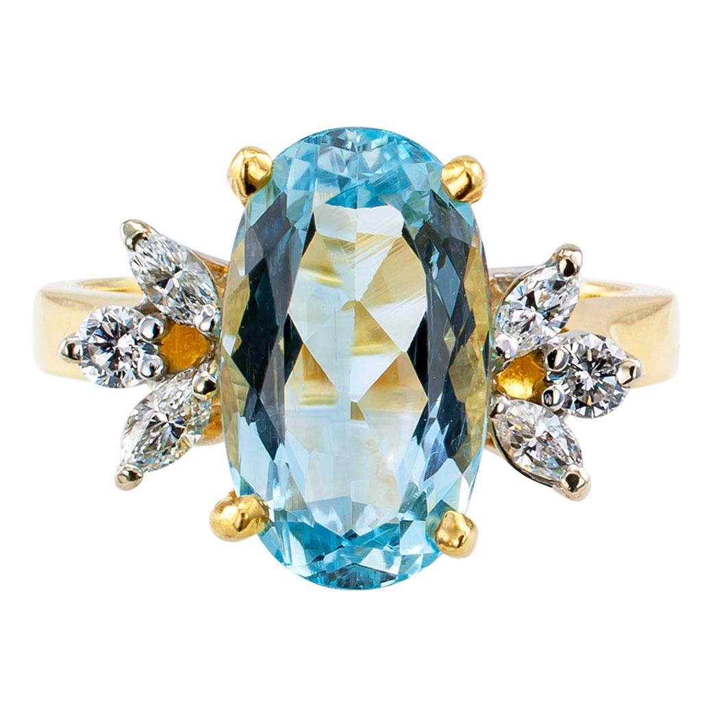 Modern Aquamarine Diamond Yellow Gold Ring