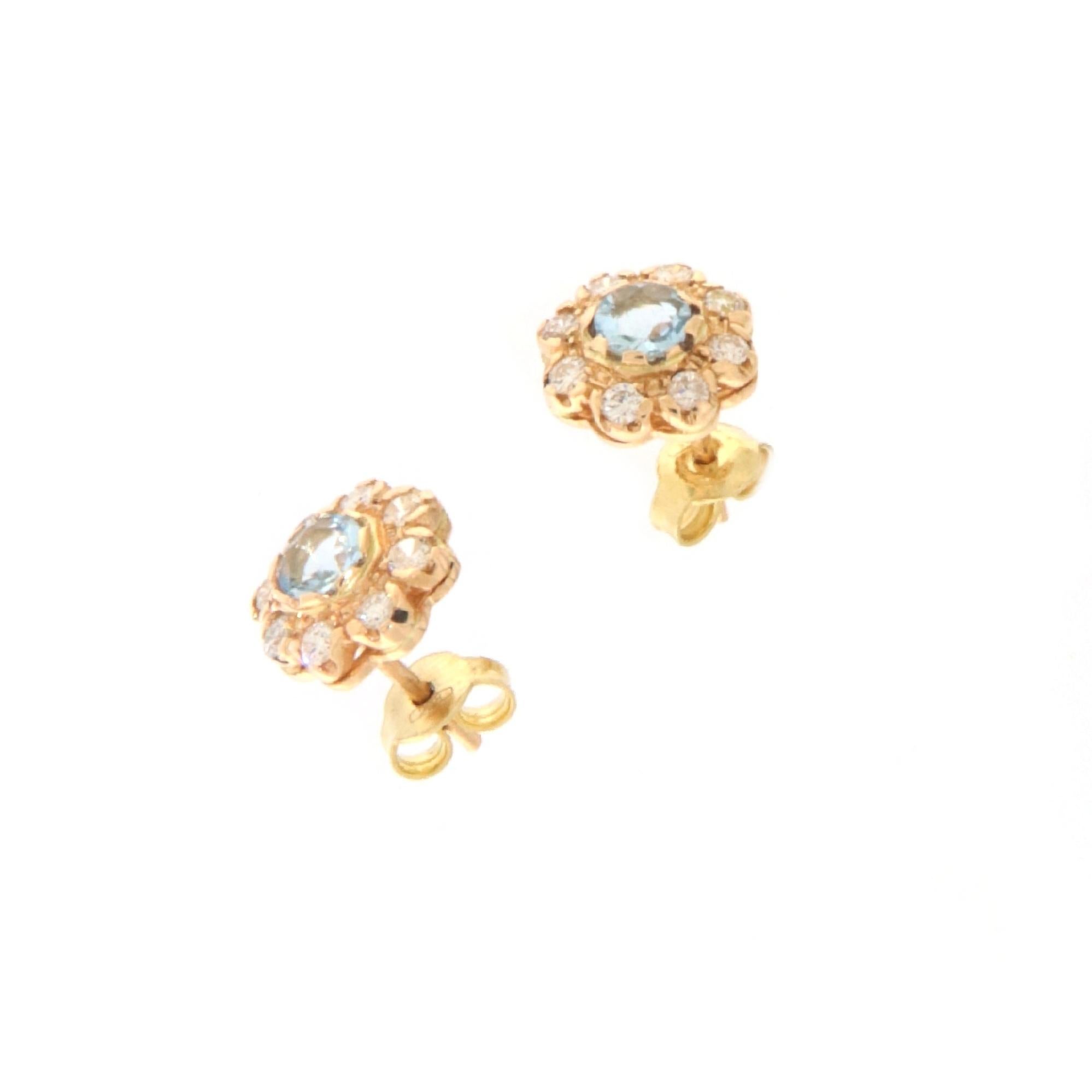 Women's Aquamarine Diamonds 14 Karat Yellow Gold Stud Earrings For Sale