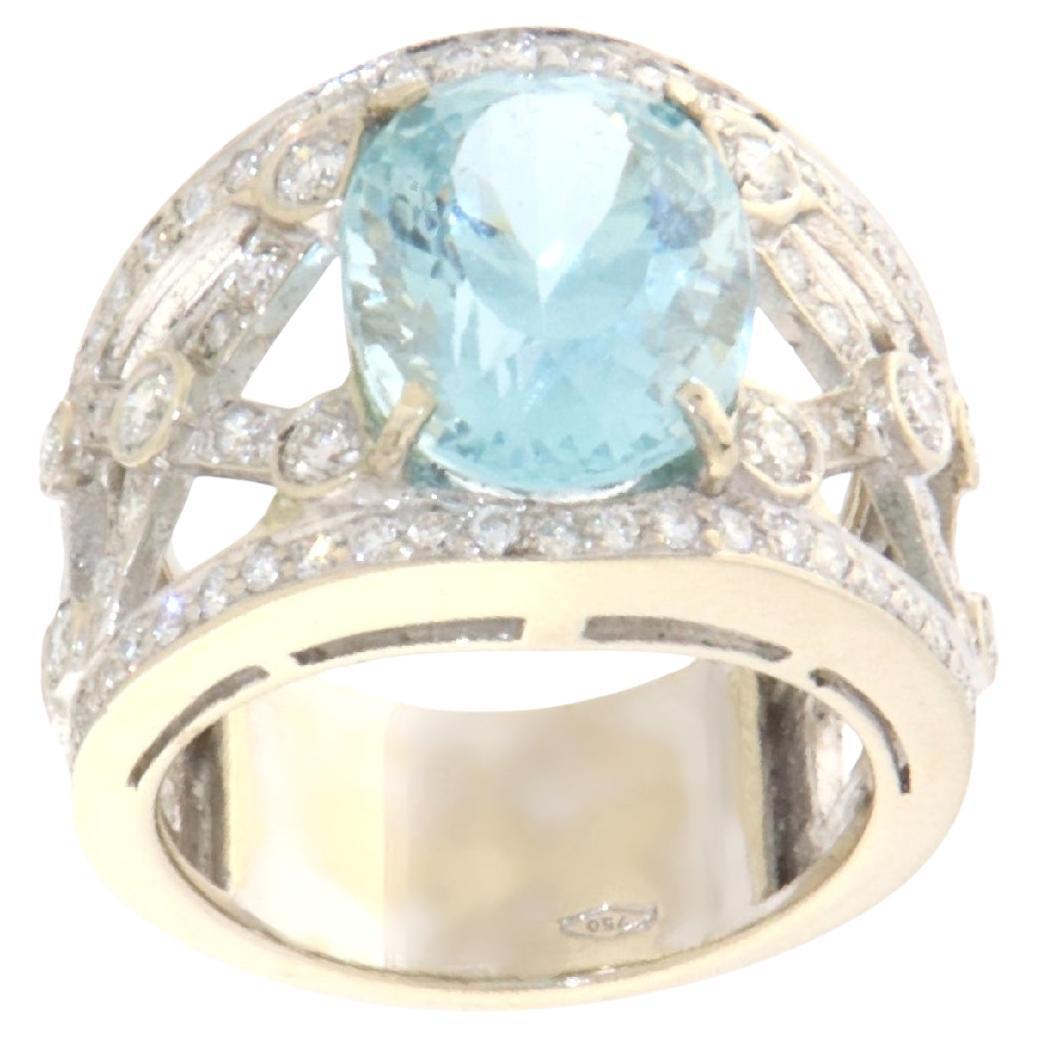 Anillo de oro blanco de 18 quilates con diamantes aguamarina