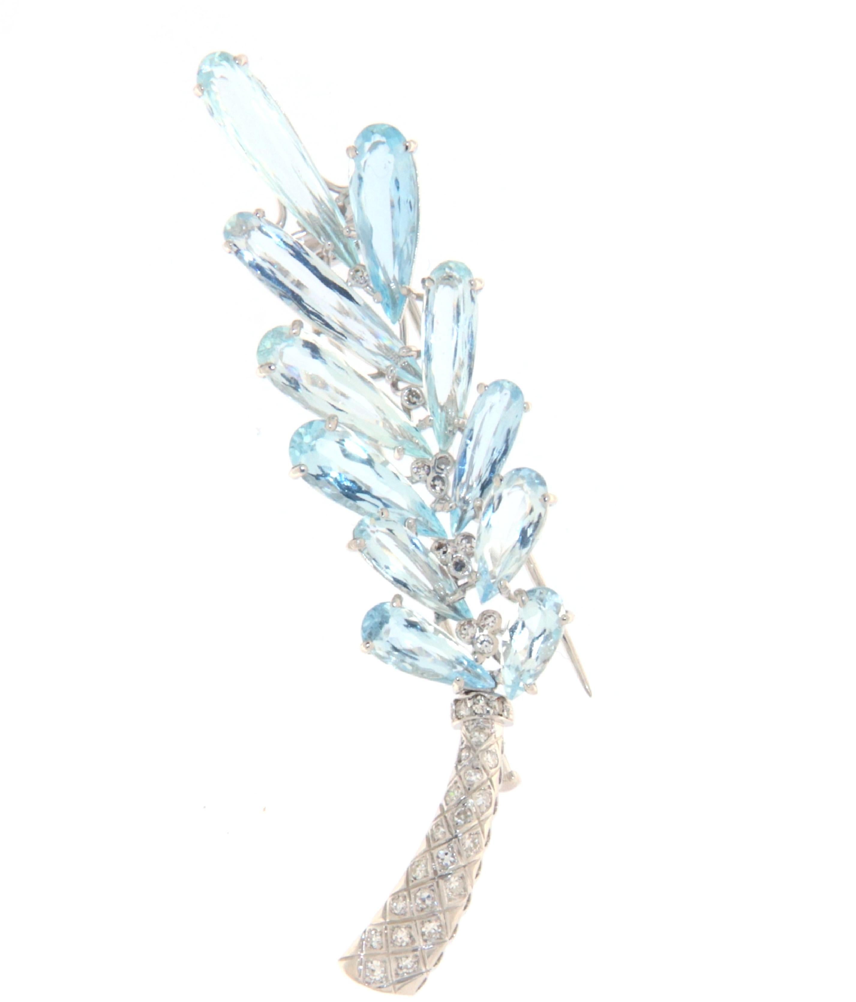 Contemporary Aquamarine Diamonds 18 Karat White Gold Brooch For Sale