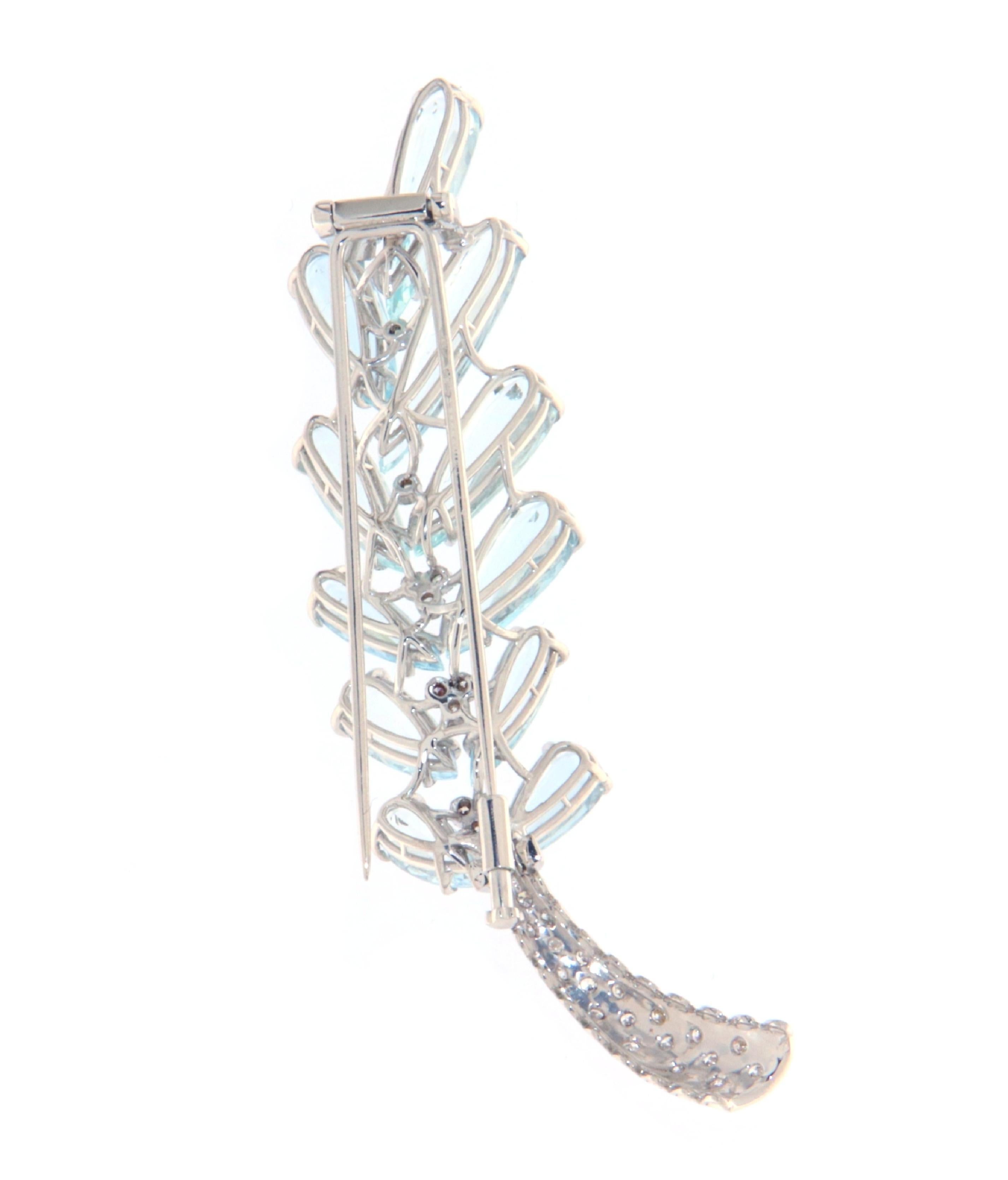 Aquamarine Diamonds 18 Karat White Gold Brooch In New Condition For Sale In Marcianise, IT
