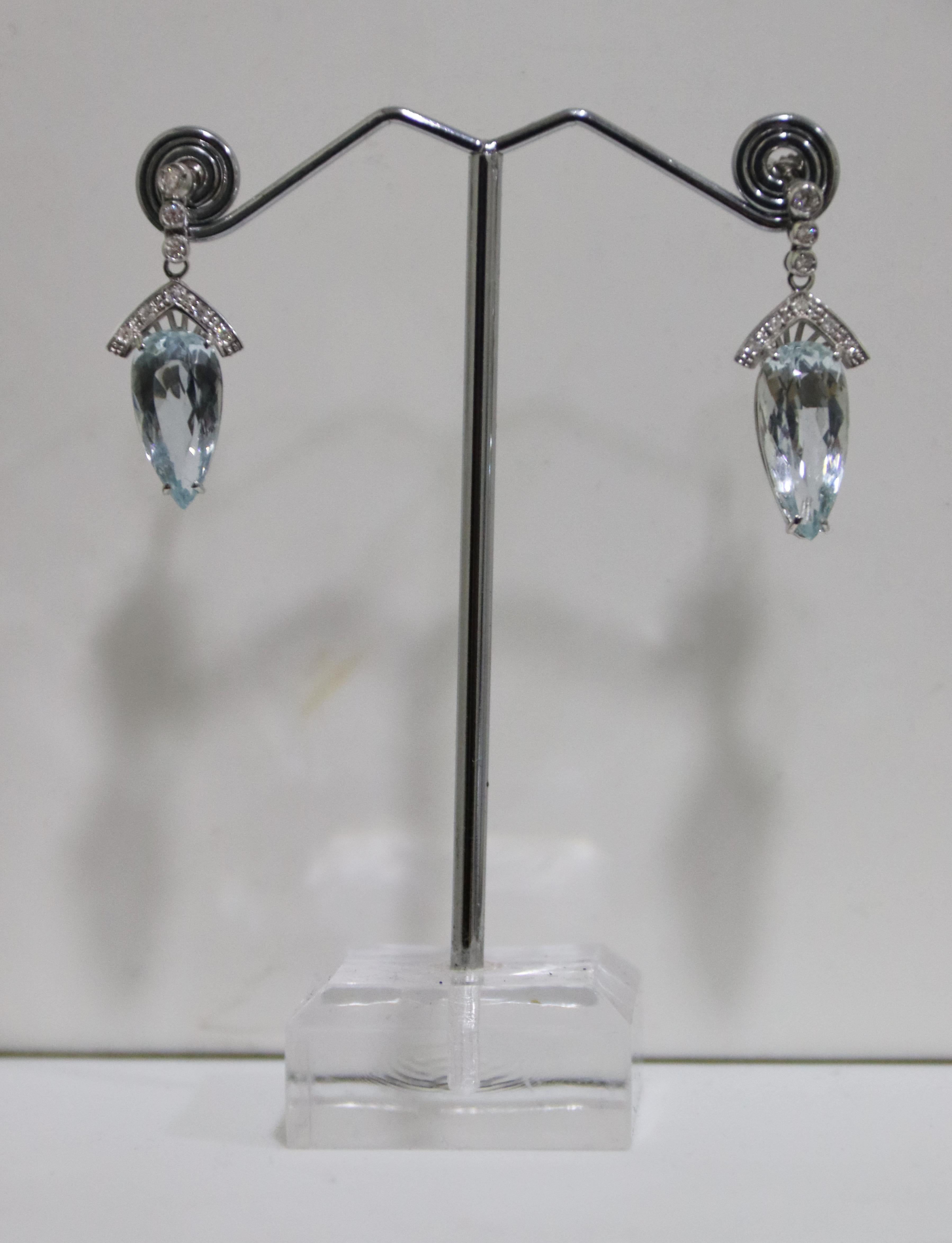 Aquamarine Diamonds 18 Karat White Gold Drop Earring For Sale 1