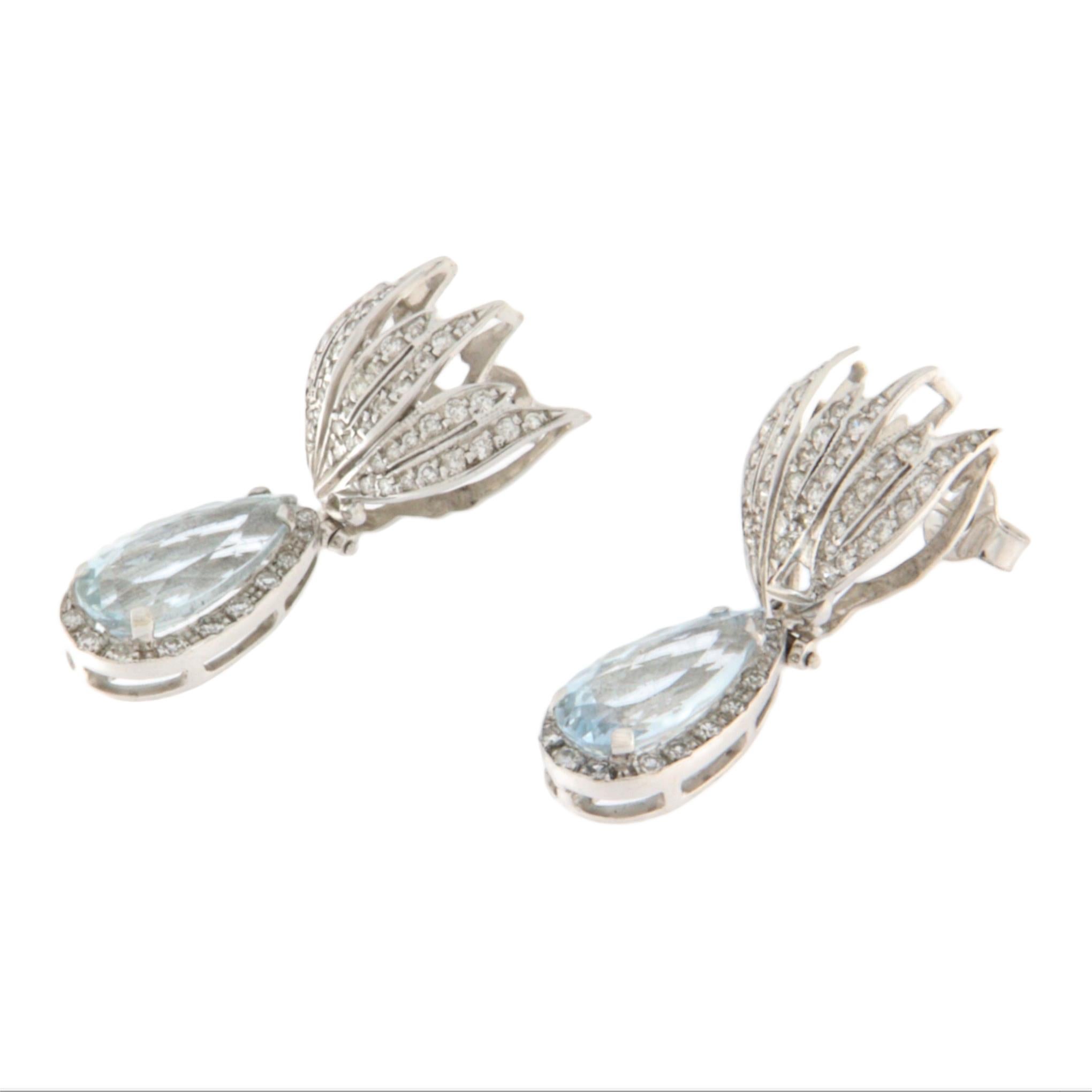 Contemporain Boucles d'oreilles pendantes en or blanc 18 carats aigue-marine et diamants en vente