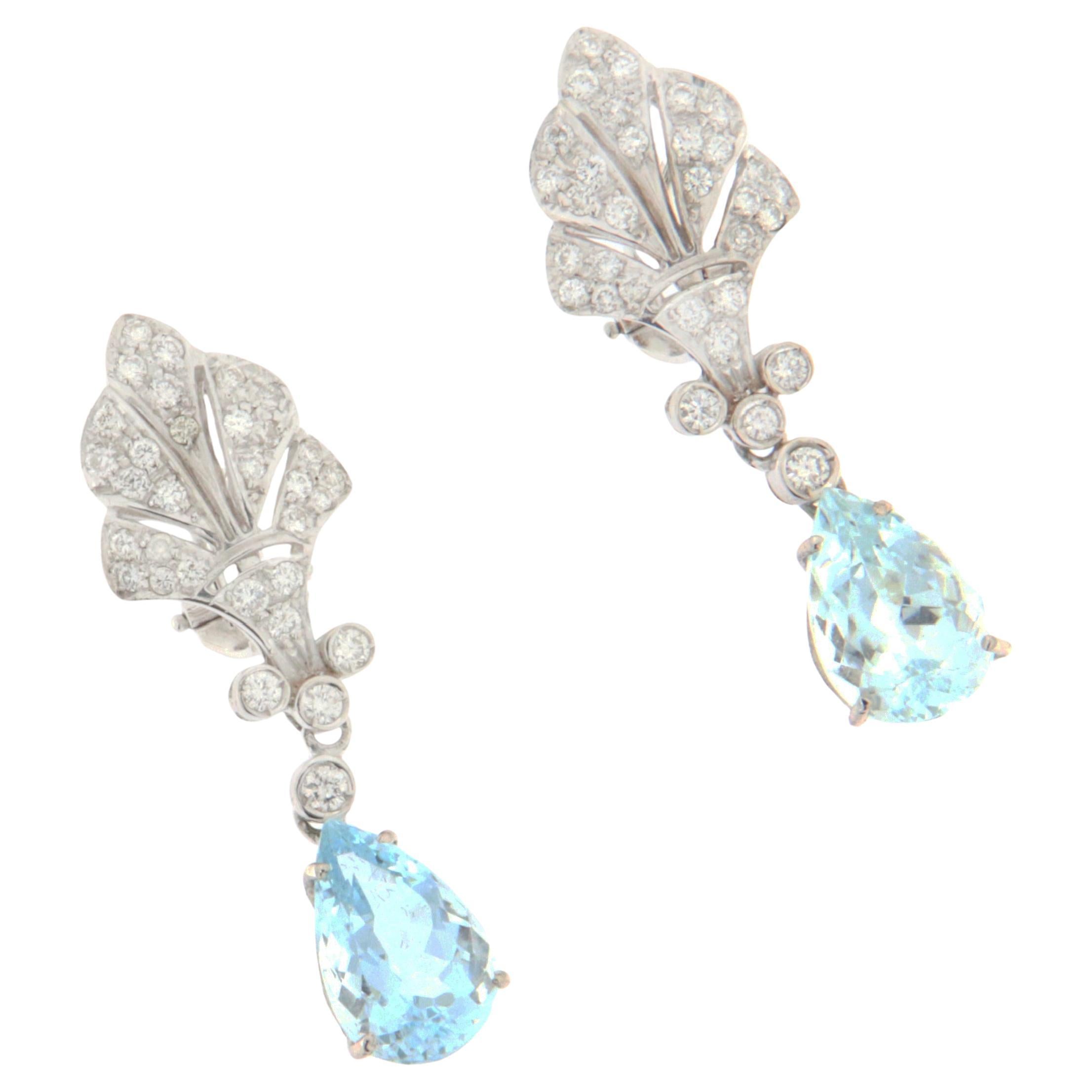 Boucles d'oreilles pendantes en or blanc 18 carats aigue-marine et diamants