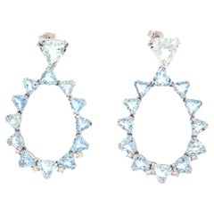 Boucles d'oreilles pendantes en or blanc 18 carats aigue-marine et diamants