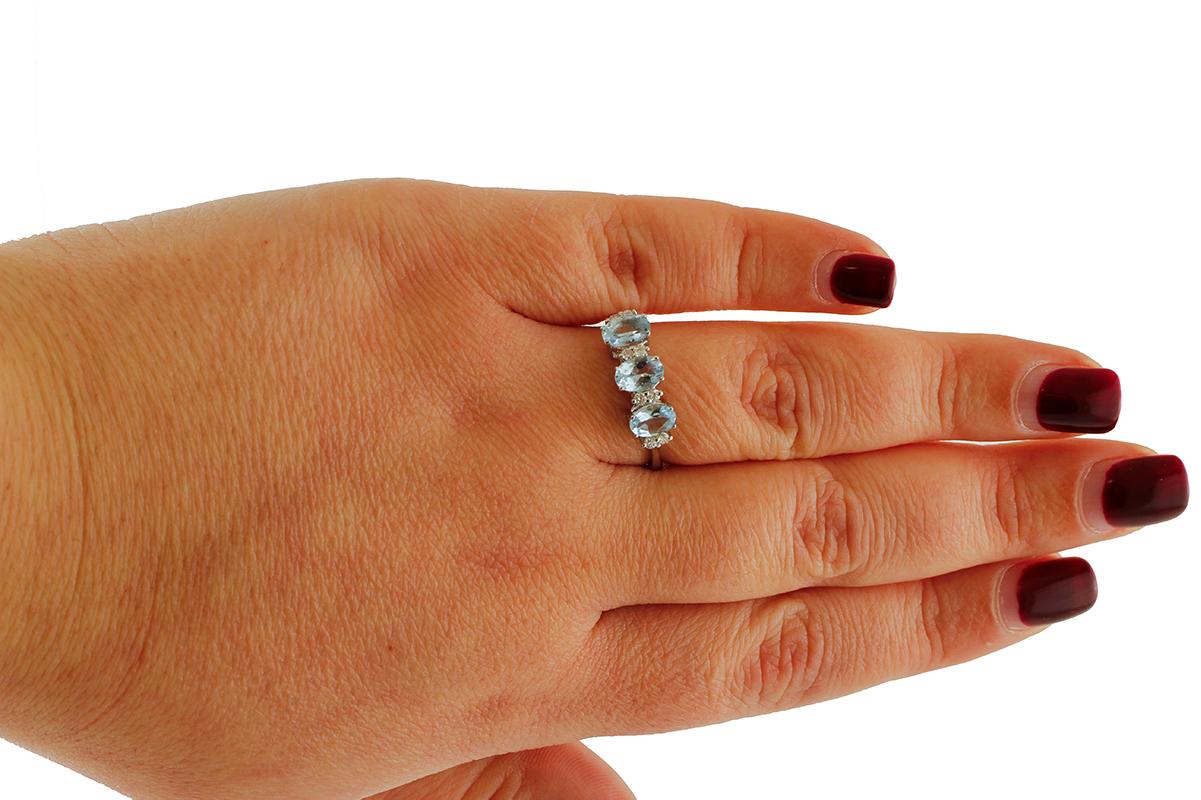 Women's Aquamarine, Diamonds, 18 Karat White Gold Modern Ring For Sale