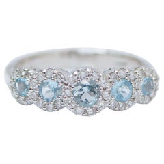 Anello con acquamarina, diamanti, oro bianco 18 carati.