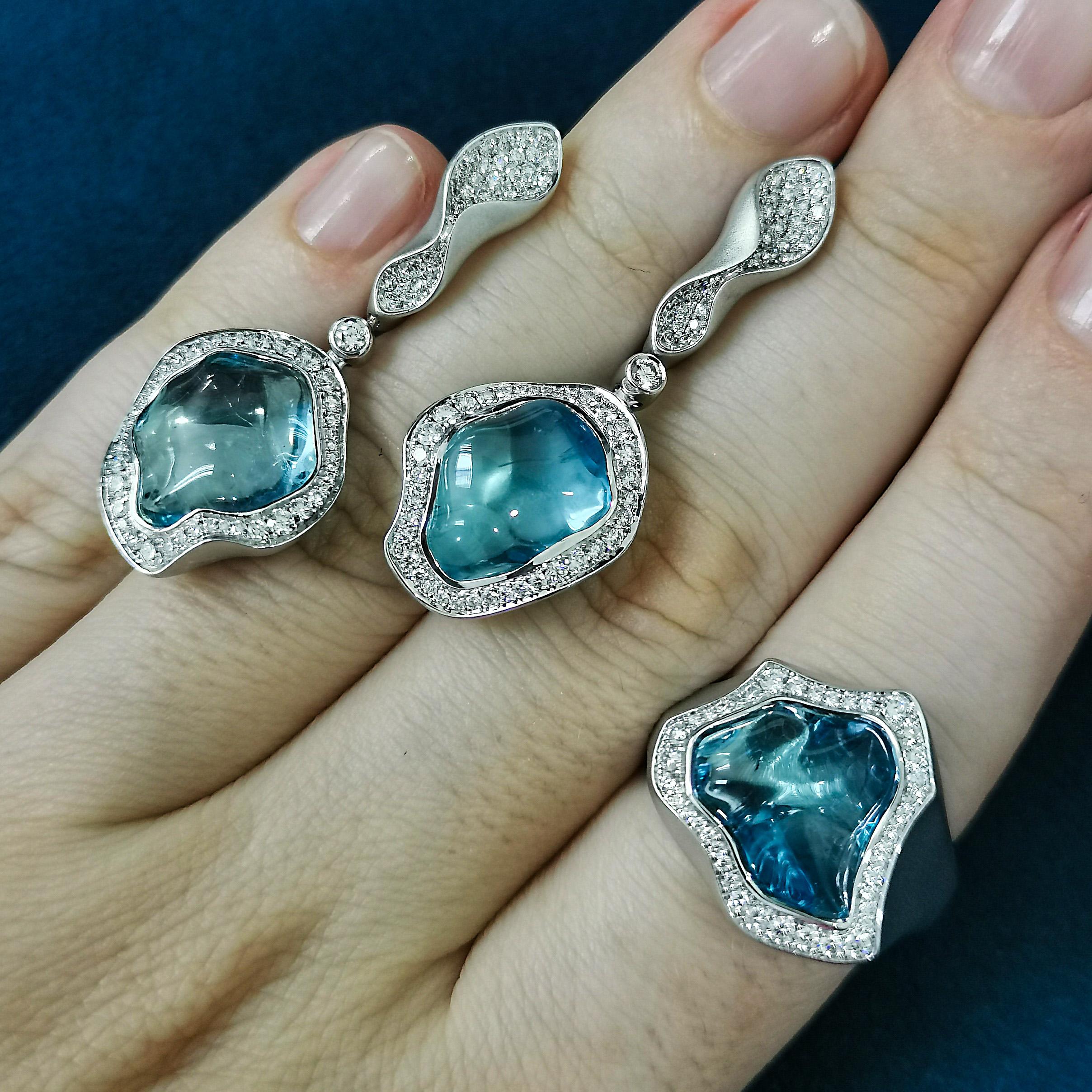 Aquamarine Diamonds 18 Karat White Matte Gold Spectrum Suite

Exquisite and stylish, this 18K White Gold, Aquamarine, Diamonds Ring from the Spectrum collection is sure to draw attention. A stunning baroque-shaped Aquamarine is exquisitely