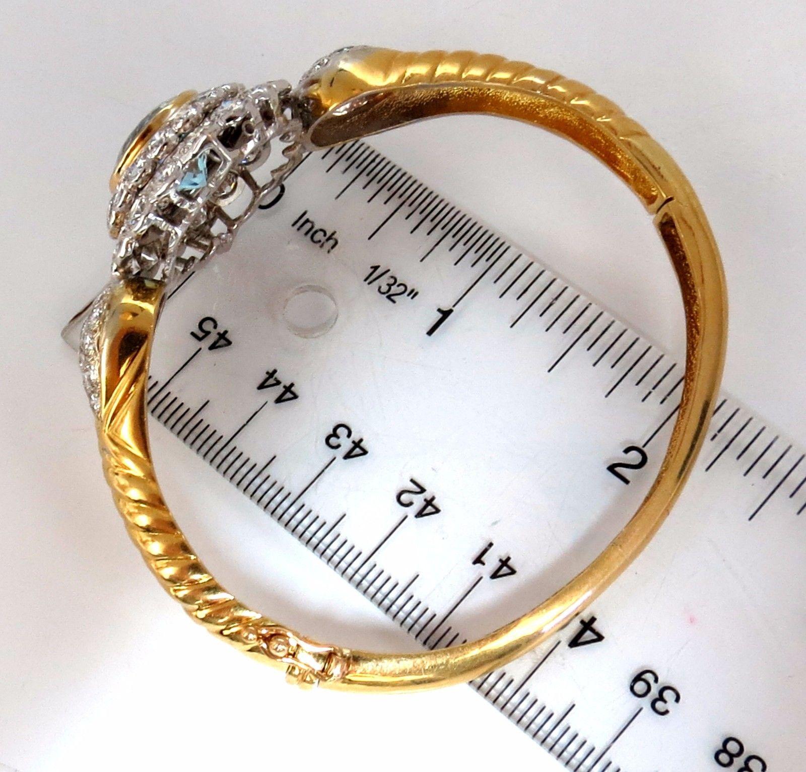 Bracelet jonc en or 18 carats avec aigue-marine et diamants, grappe italienne naturelle de 15,50 carats Neuf - En vente à New York, NY