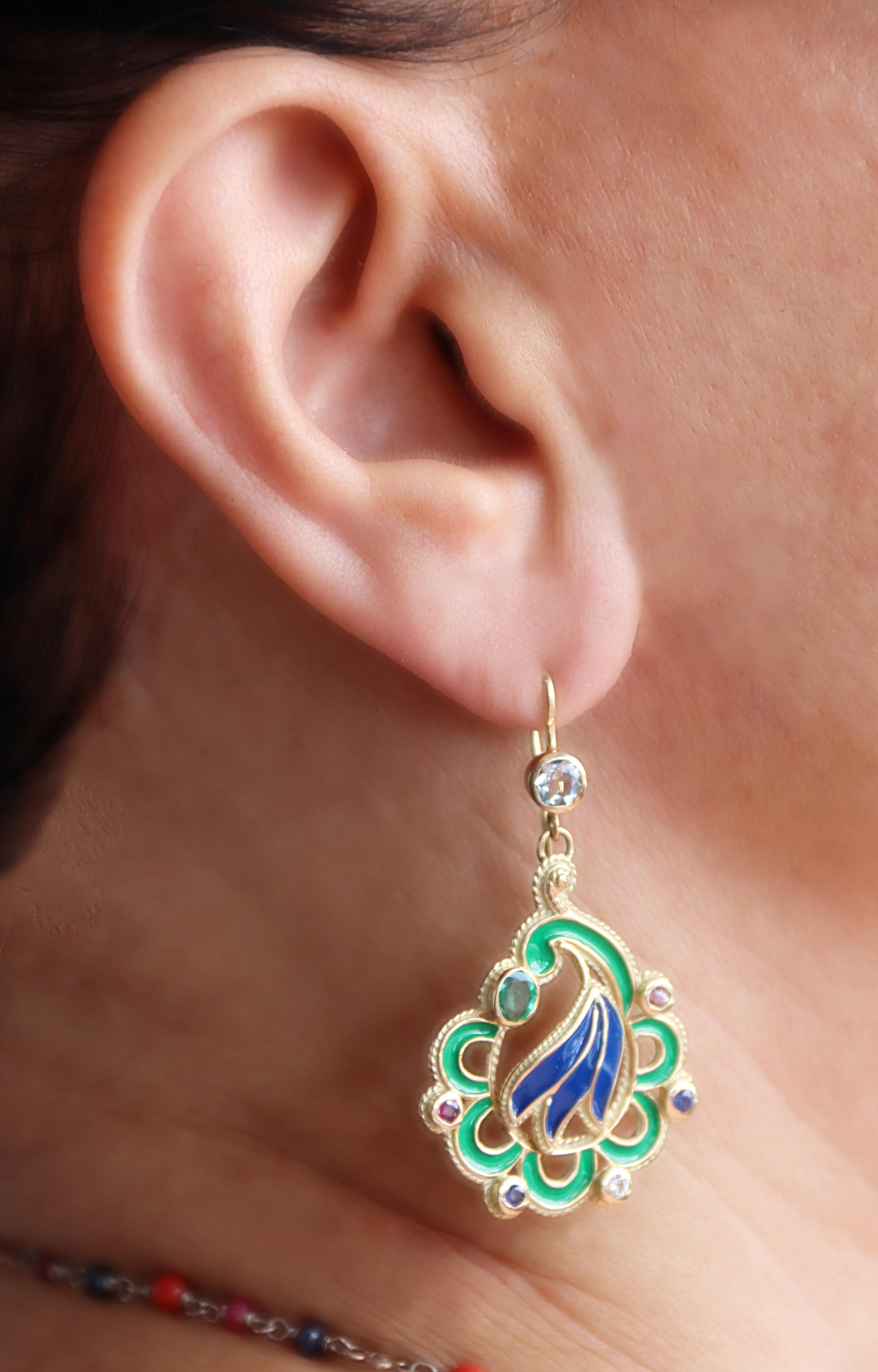 Aigue-marine Diamants Emeraudes Rubis Saphirs Pendants d'oreilles en or jaune 14 carats en vente 2